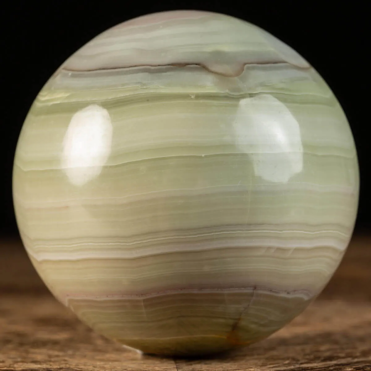 Sfera  di  onice verde.