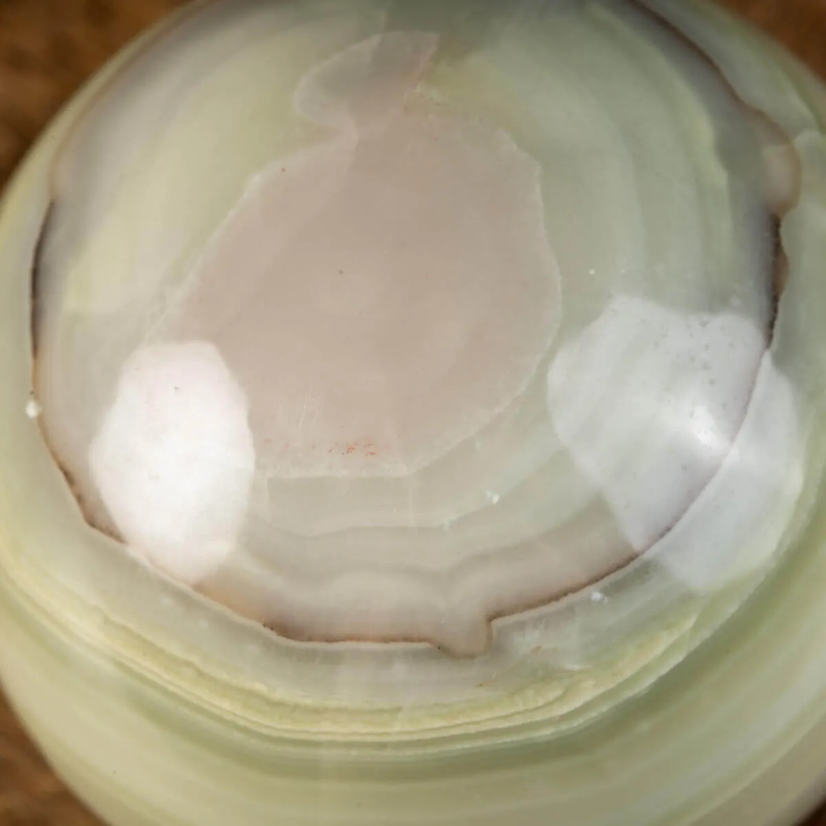 Sfera  di  onice verde.