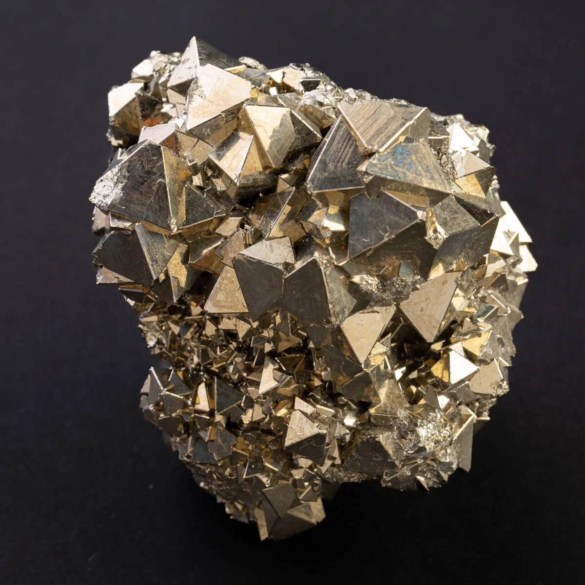 Pirite Piramidale di Huanzala: Geometria Unica.