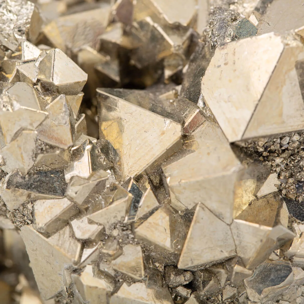 Pirite Piramidale di Huanzala: Geometria Unica.
