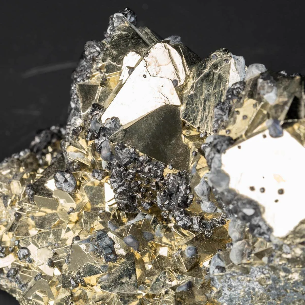 Cristalli di Pirite con Sfalerite