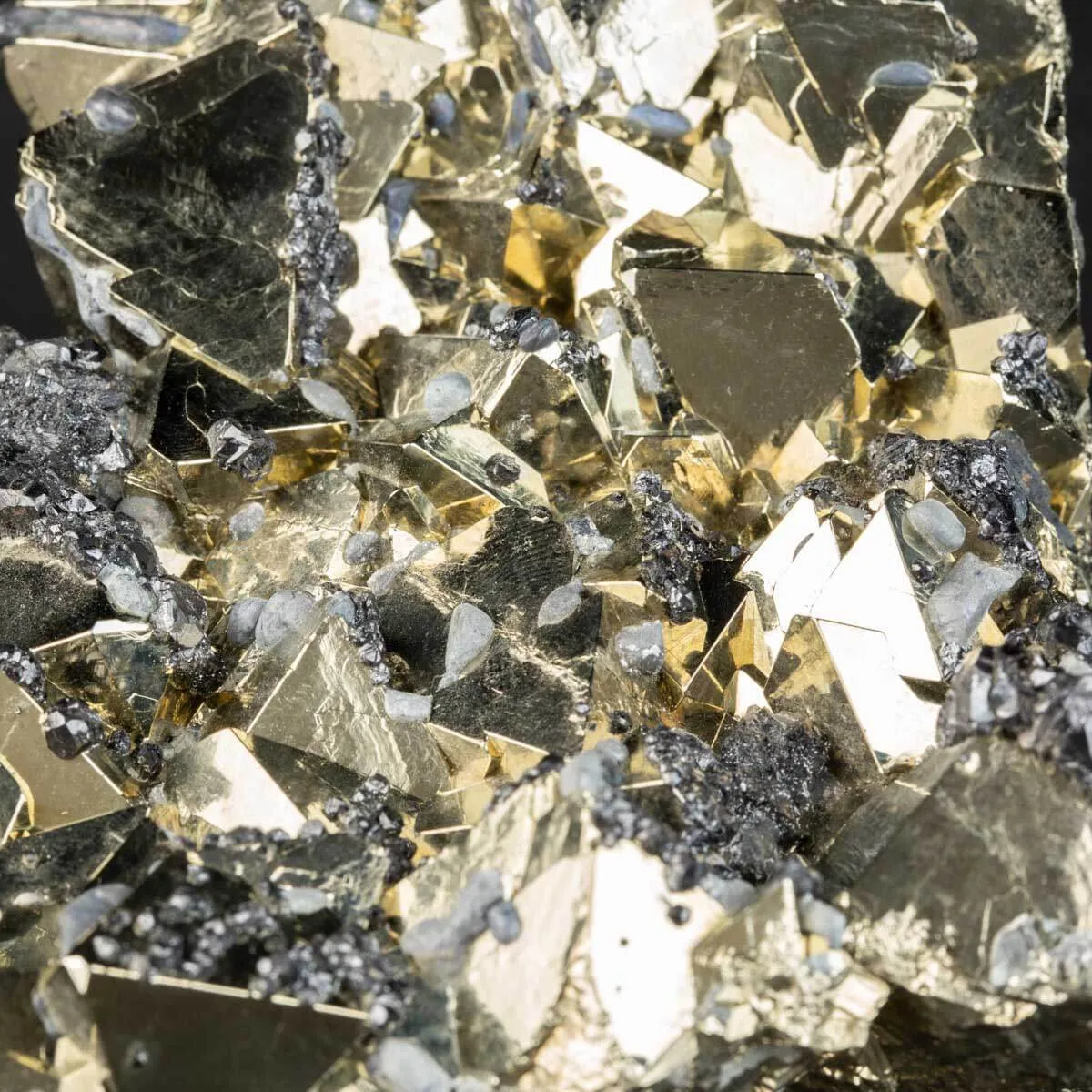 Cristalli di Pirite con Sfalerite