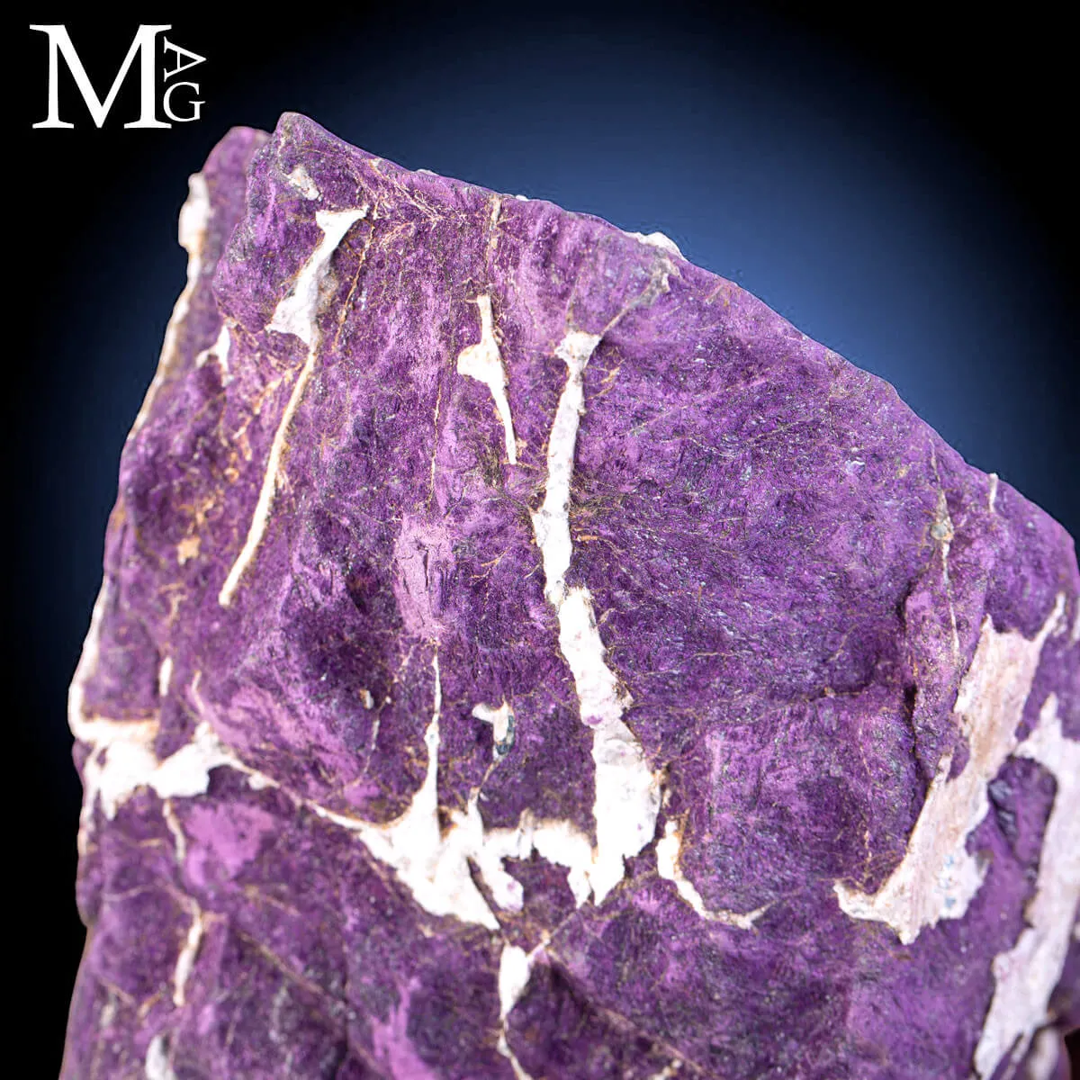 Purpurite della Namibia su base in legno e ottone