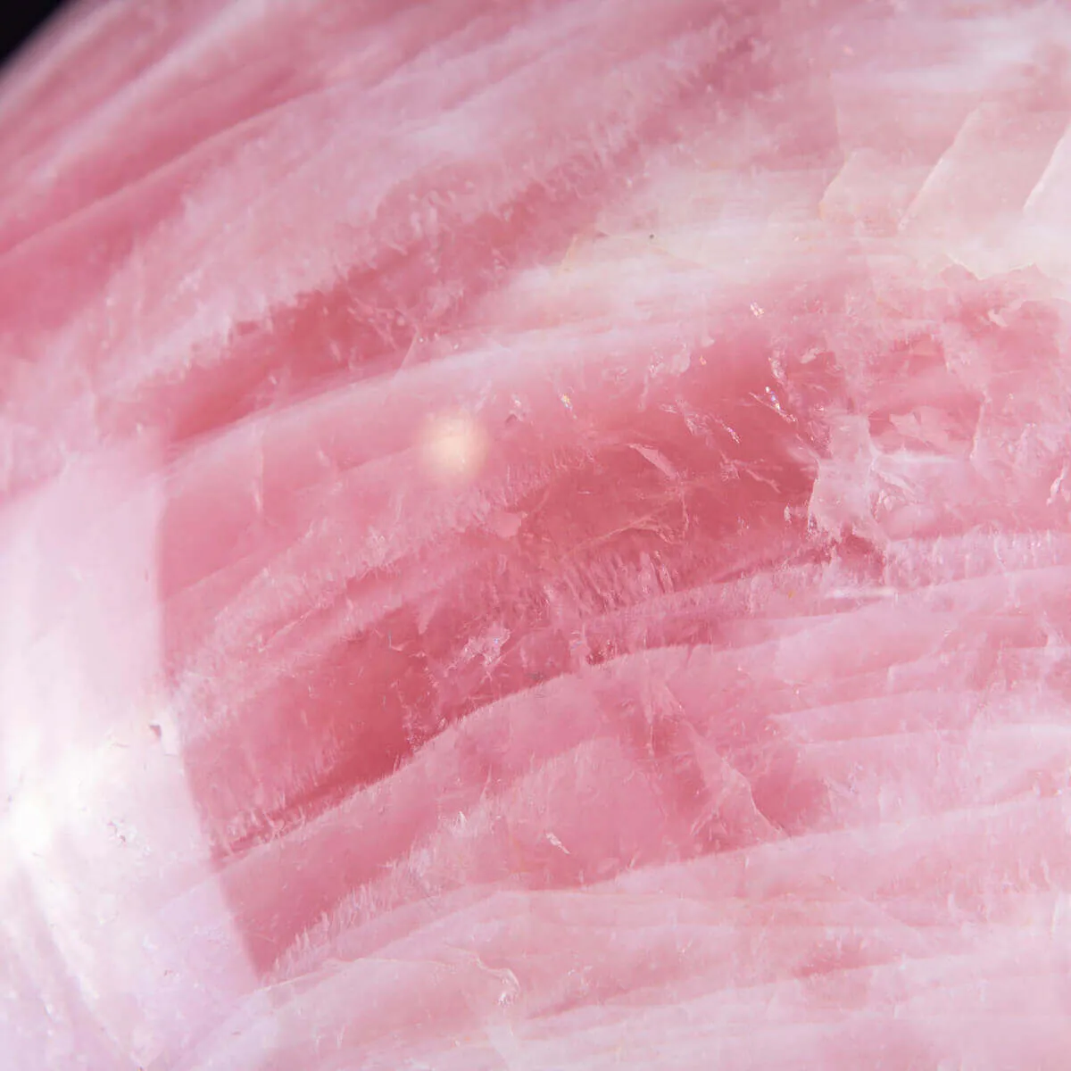 Grande Sfera di Quarzo Rosa: Eleganza e Armonia nell'Interior Design