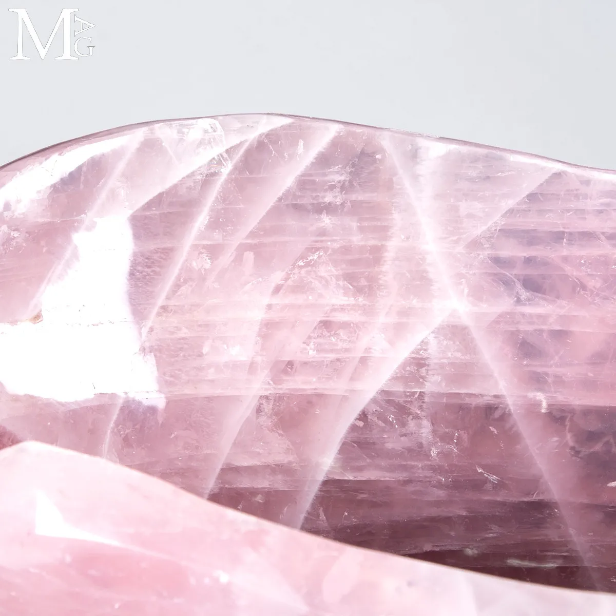 Vasca Scultorea in Quarzo Rosa Monolitico