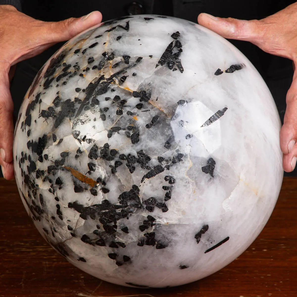 Sfera in Quarzo con tormalina nera