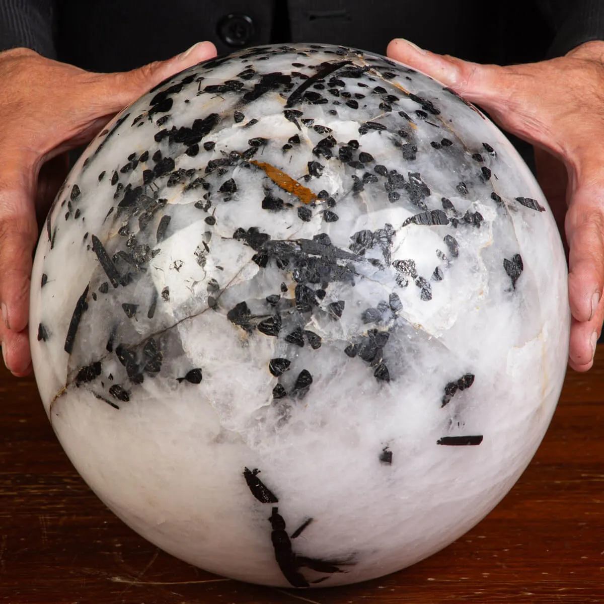 Sfera in Quarzo con tormalina nera