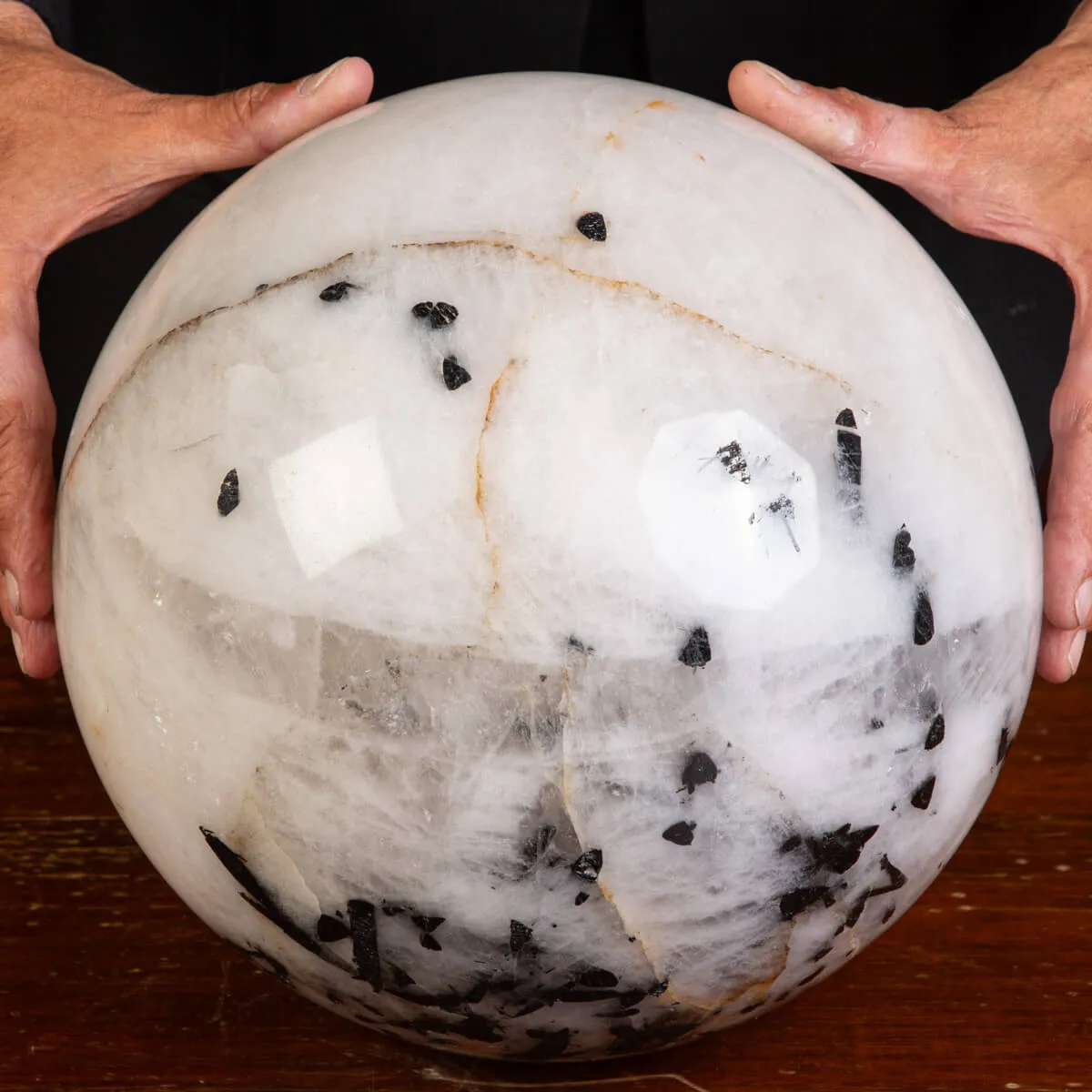 Sfera in Quarzo con tormalina nera