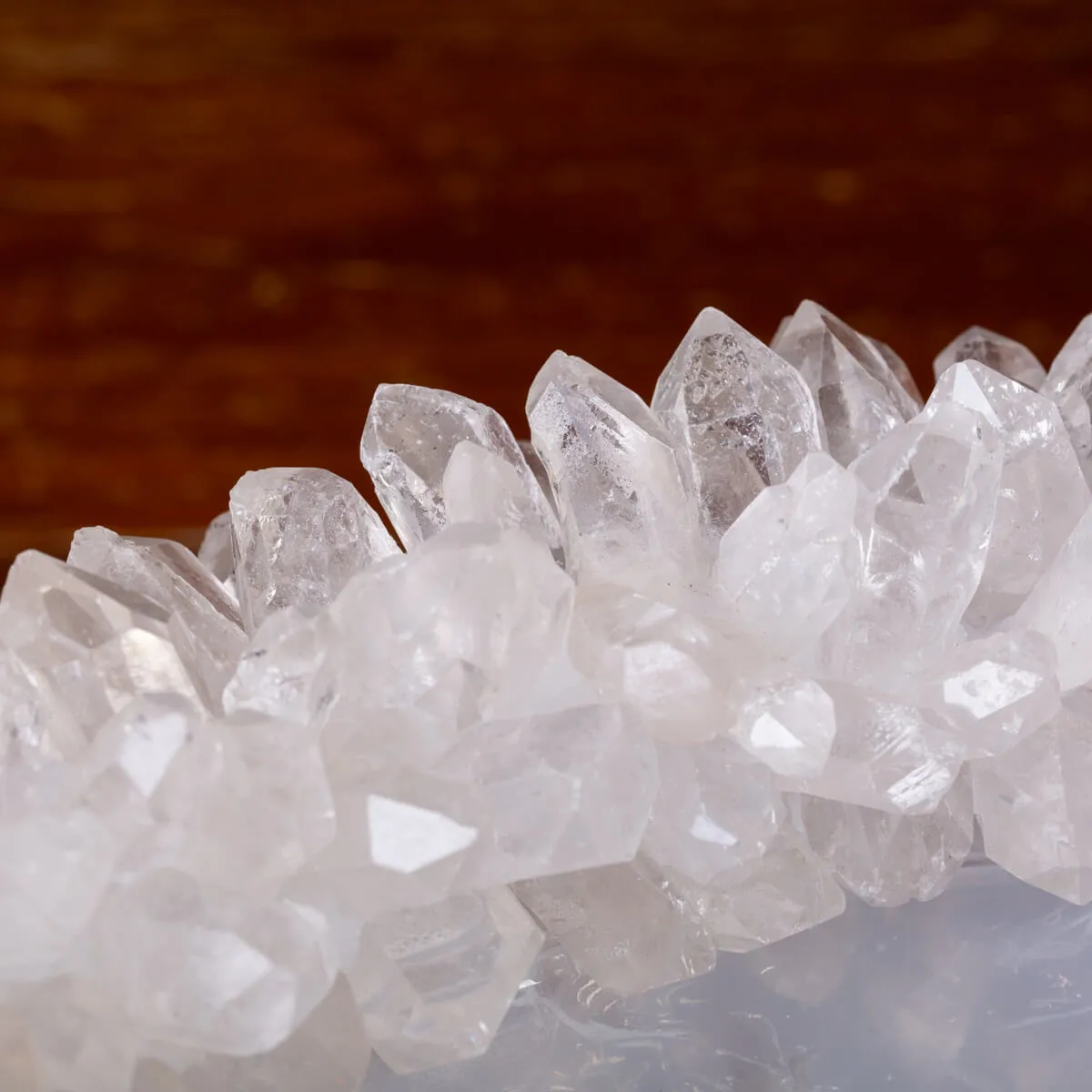Ciotola di cristalli di quarzo: Eleganza dei cristalli.