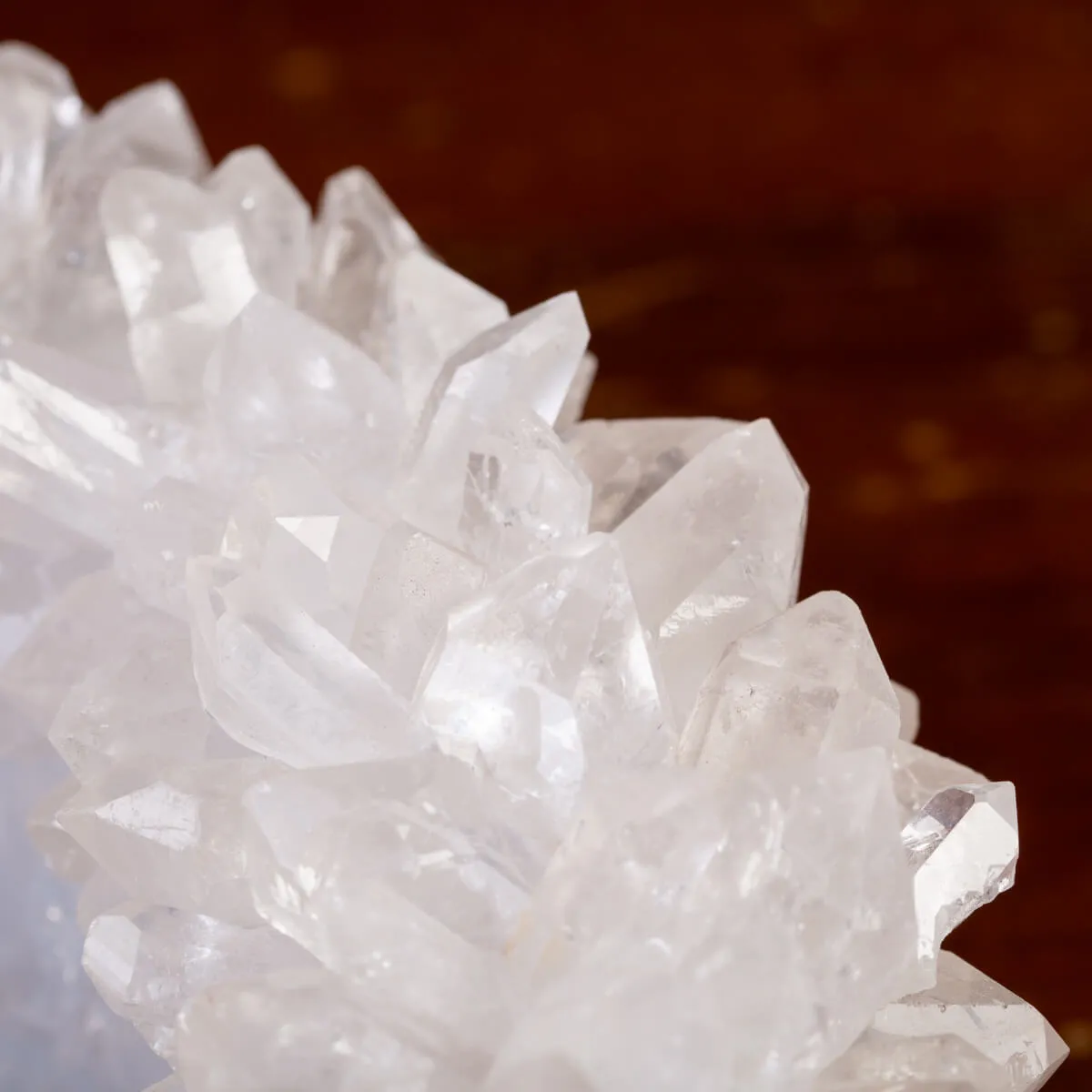Ciotola di cristalli di quarzo: Eleganza dei cristalli.