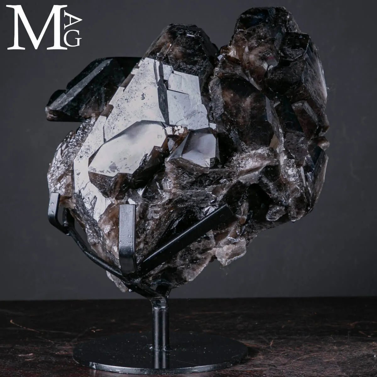 Agglomerato di Quarzo Fumé Nero Intenso.