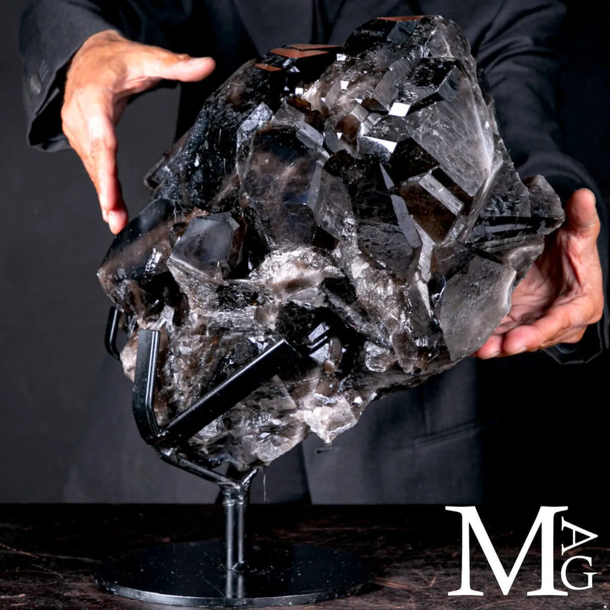 Agglomerato di Quarzo Fumé Nero Intenso.