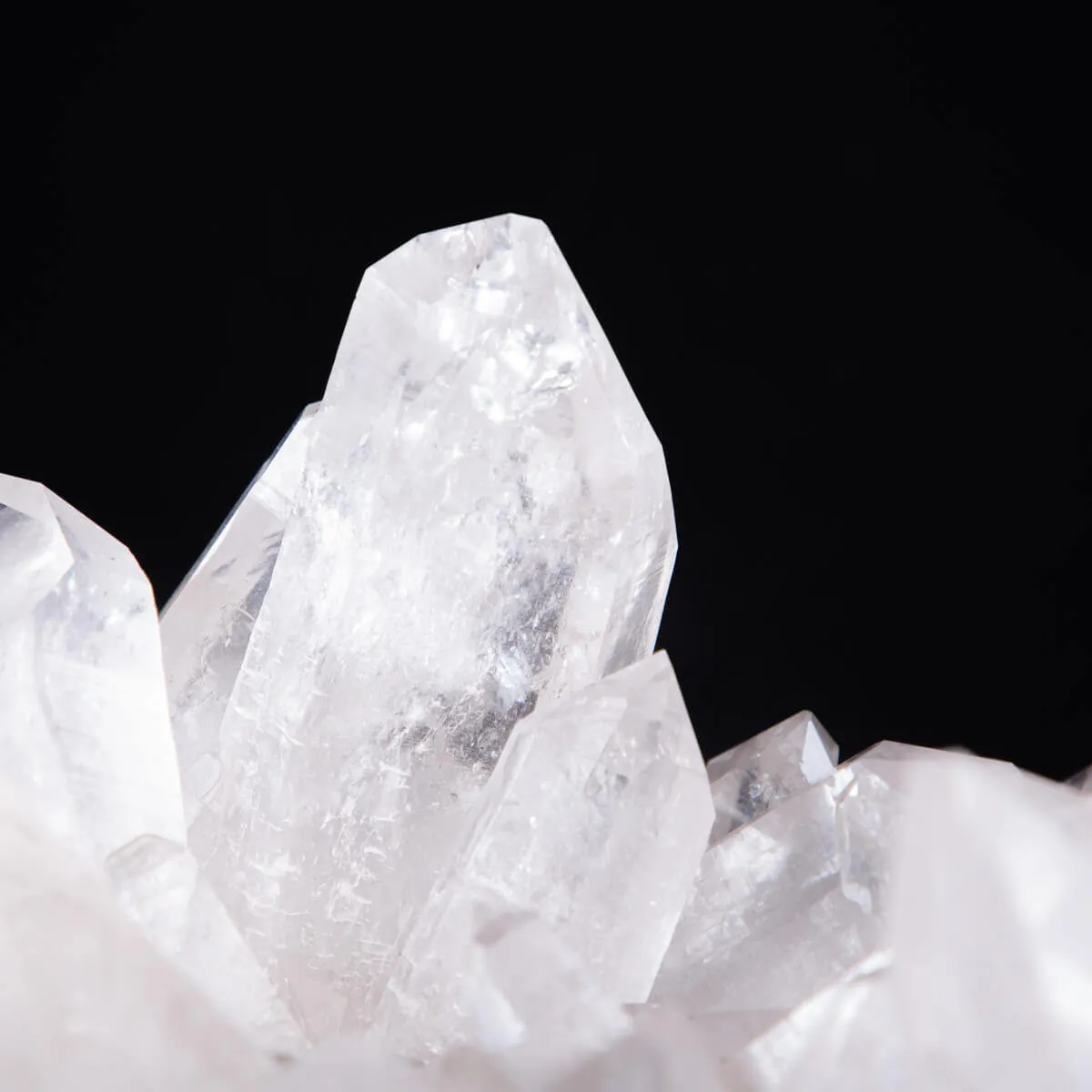 Luce Cristallina: L'Essenza Pura dei Cristalli di Quarzo Brasiliani.