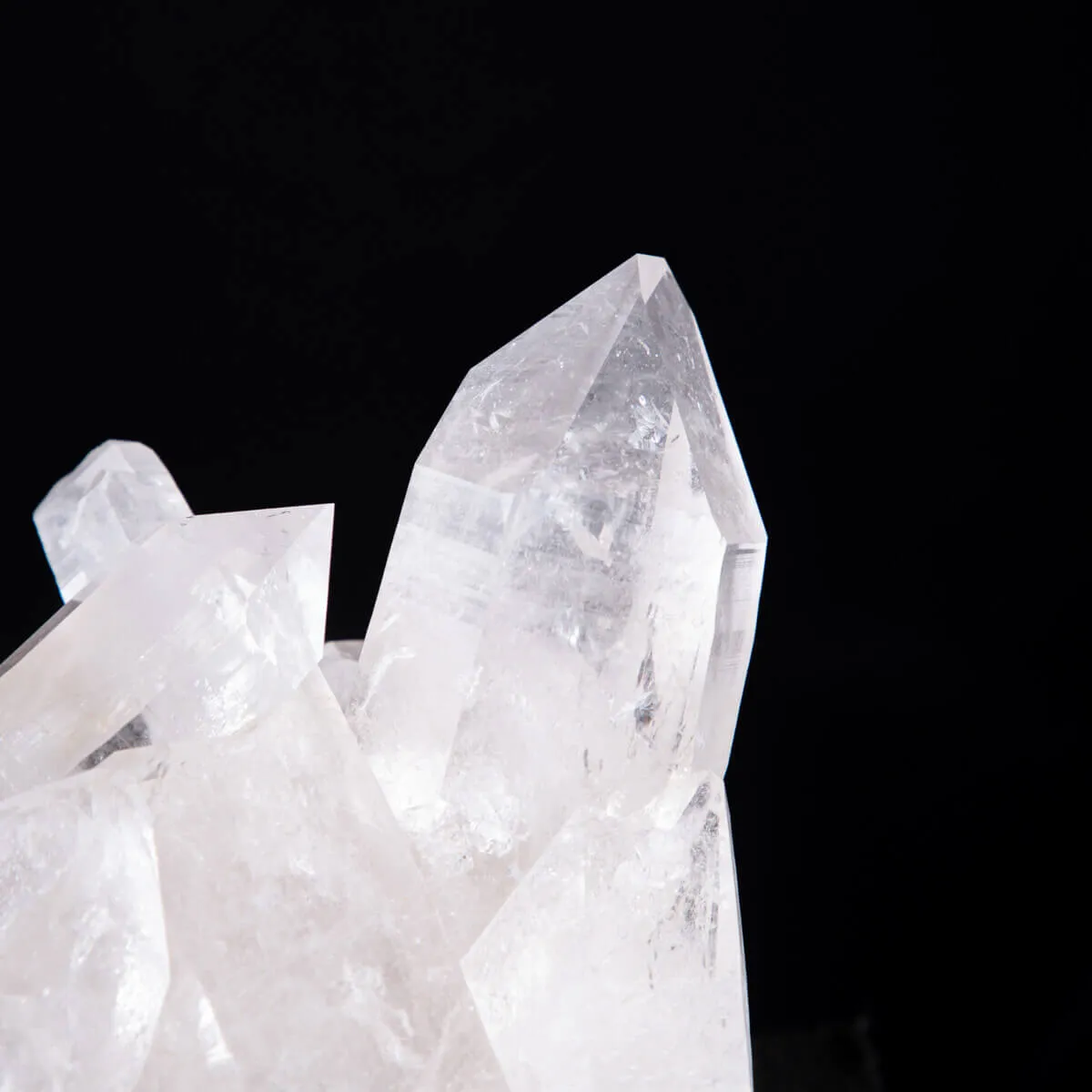 Luce Cristallina: L'Essenza Pura dei Cristalli di Quarzo Brasiliani.