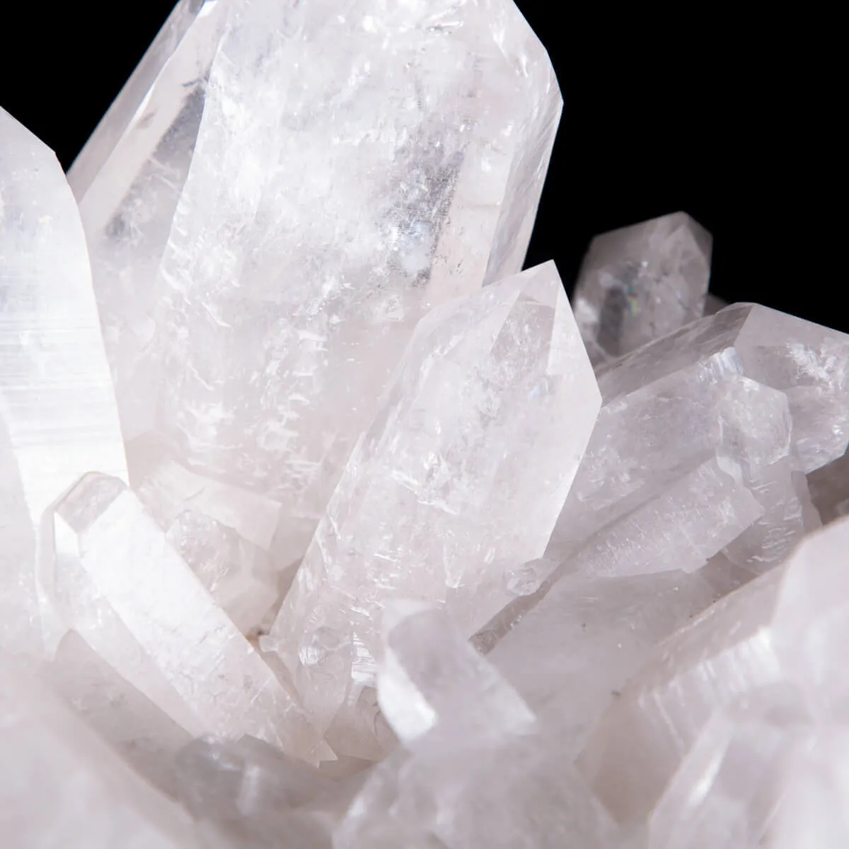 Luce Cristallina: L'Essenza Pura dei Cristalli di Quarzo Brasiliani.