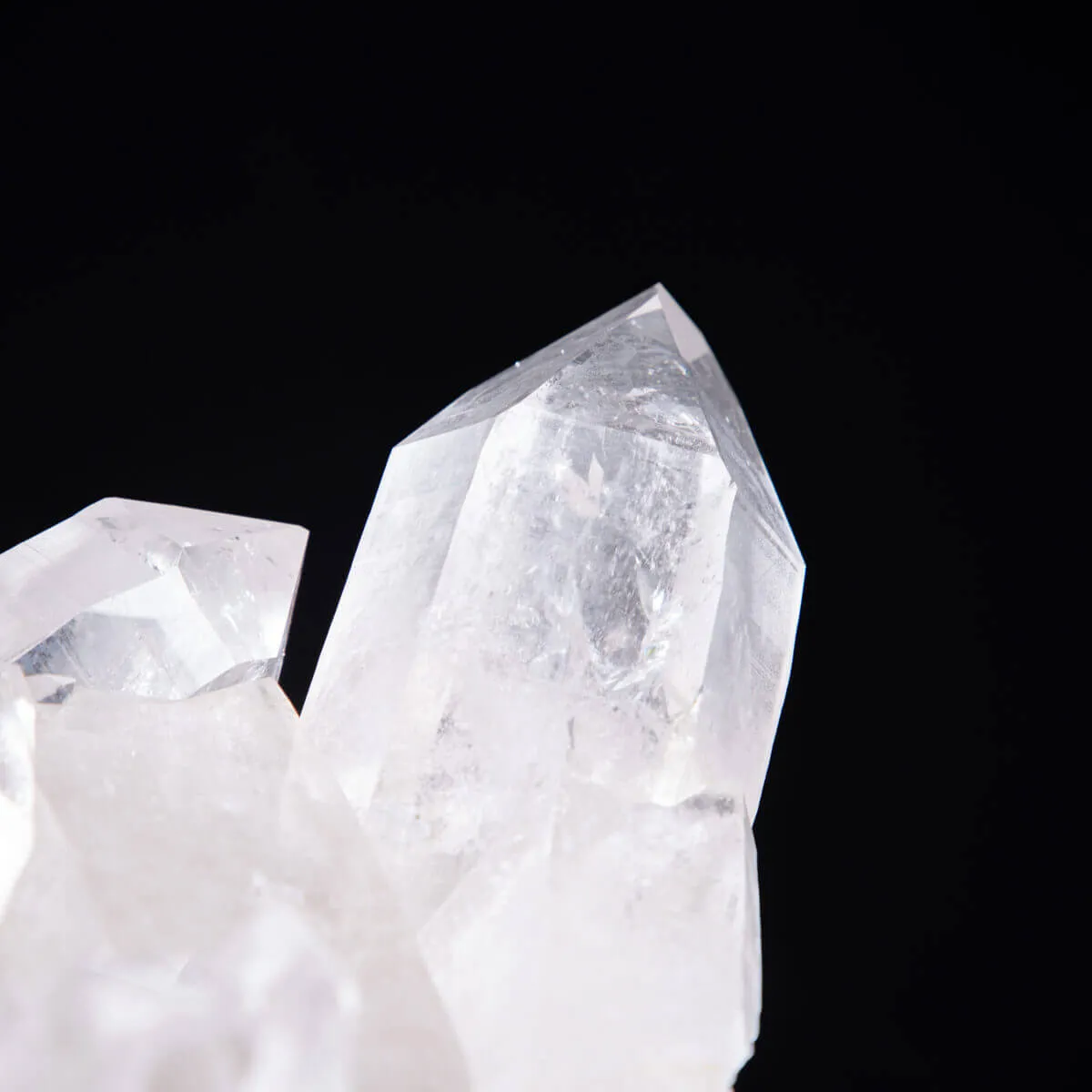 Luce Cristallina: L'Essenza Pura dei Cristalli di Quarzo Brasiliani.