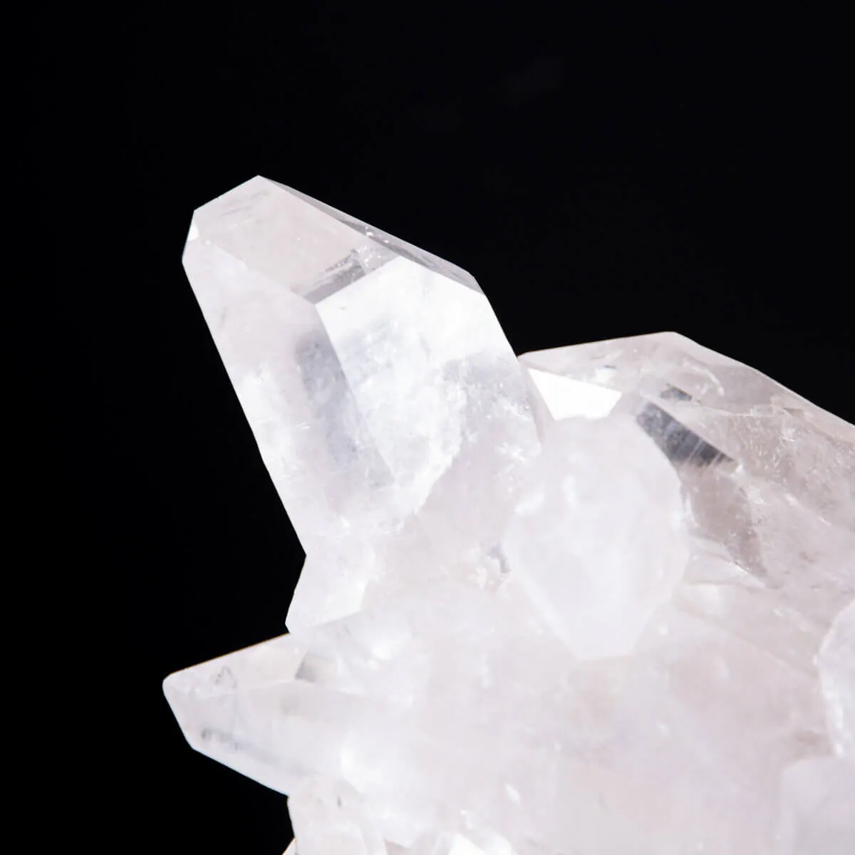 Luce Cristallina: L'Essenza Pura dei Cristalli di Quarzo Brasiliani.