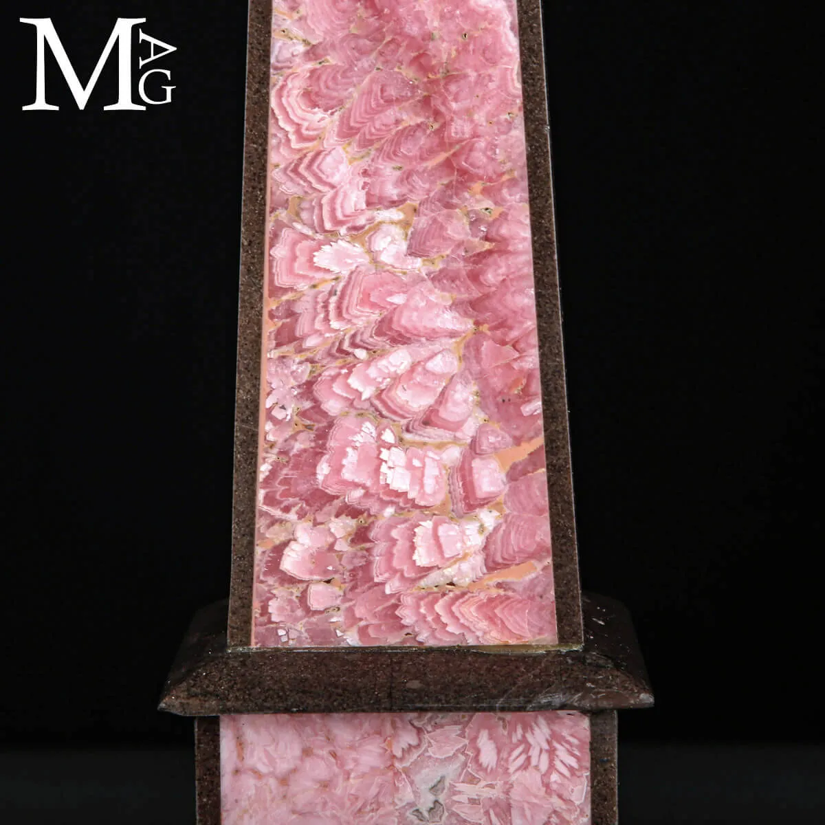 Obelisco intaglio in Rodocrosite.