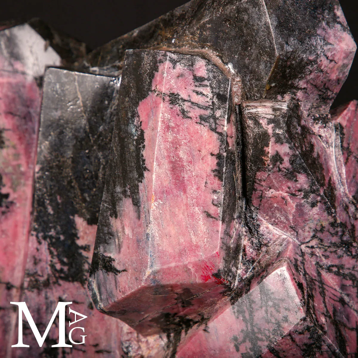 Scultura in Rodonite – Arte Contemporanea