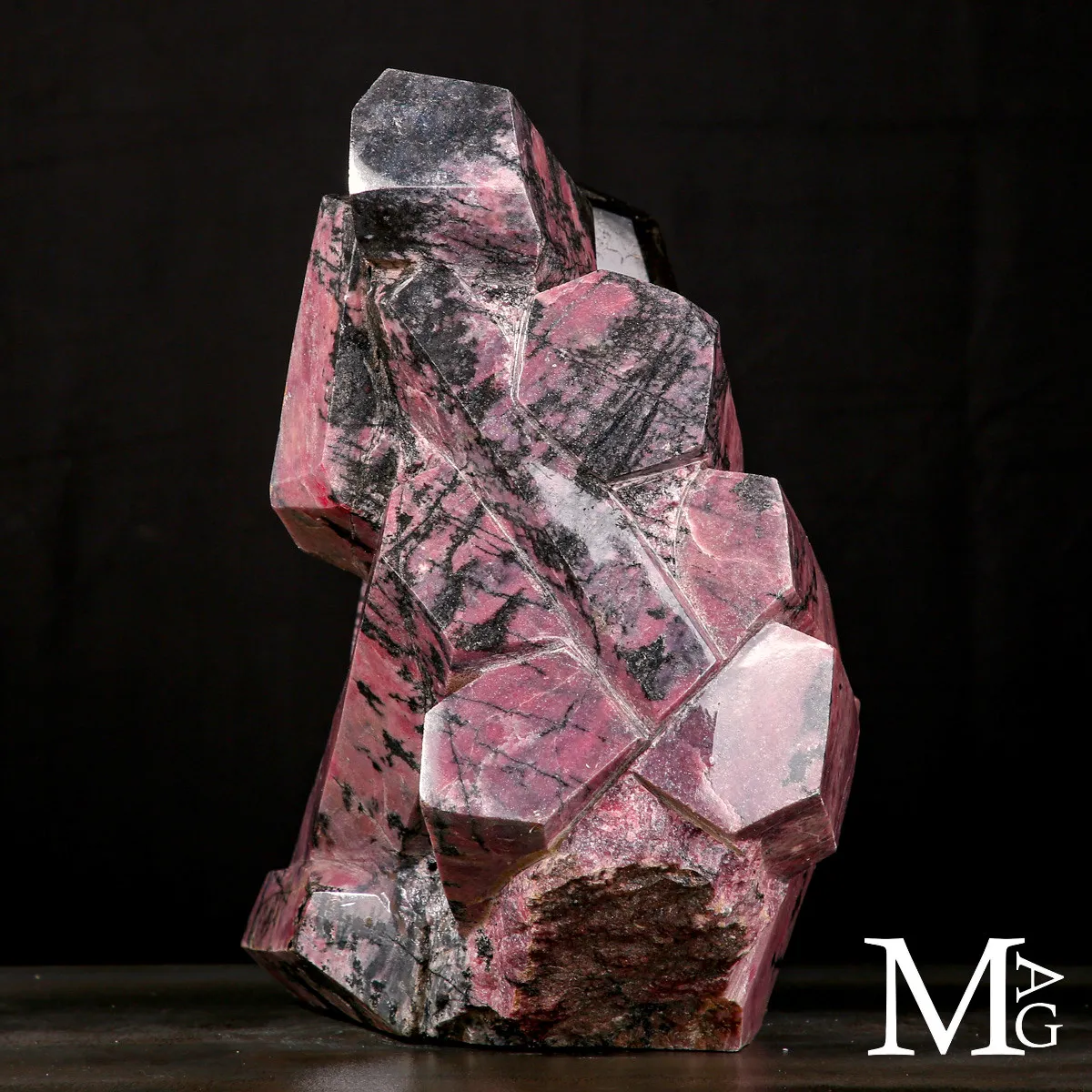 Scultura in Rodonite – Arte Contemporanea