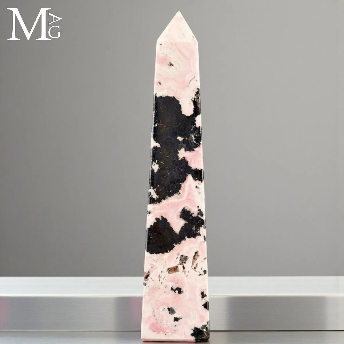 Obelisco in Rodonite Rosa con Galena Nera – Perù