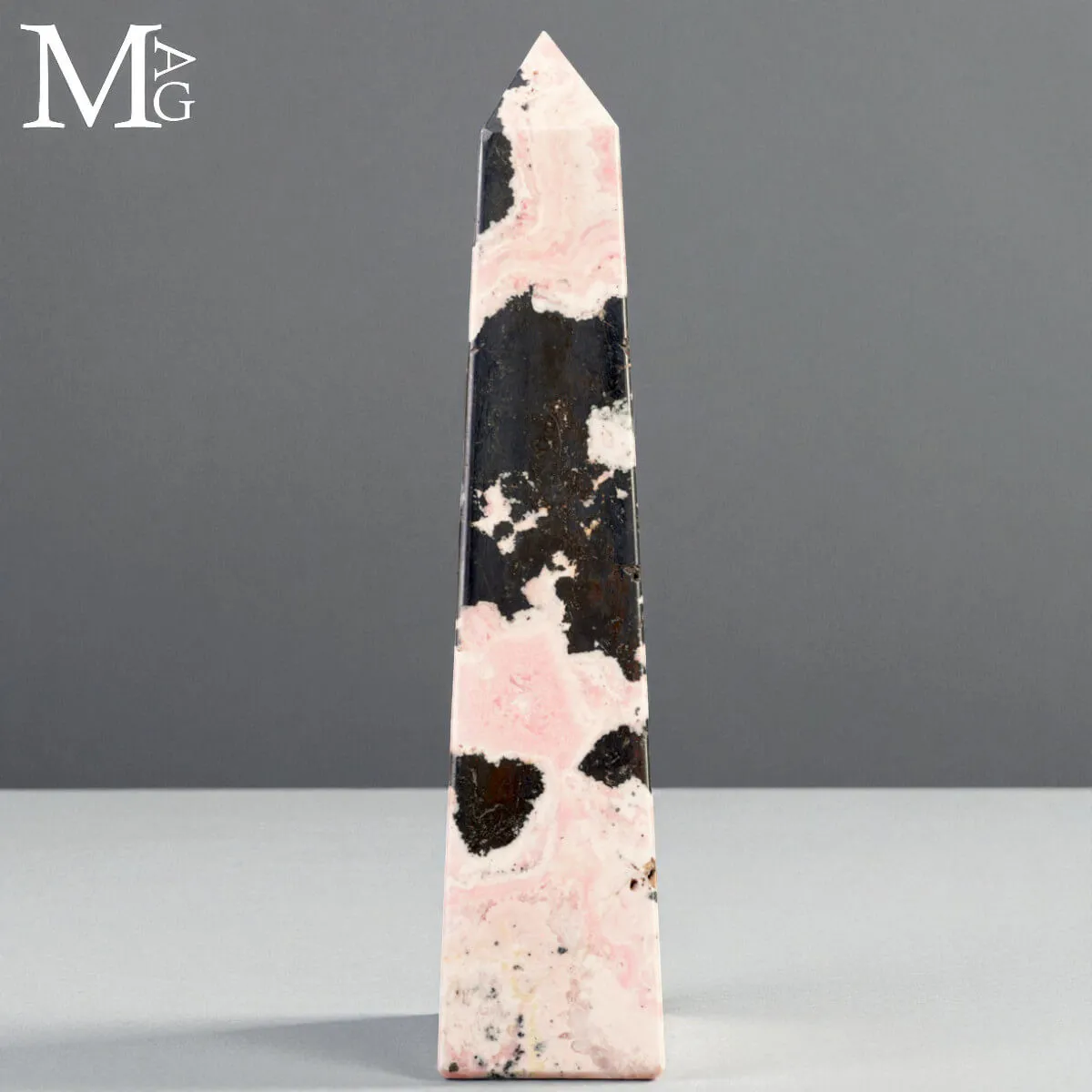 Obelisco in Rodonite Rosa con Galena Nera – Perù