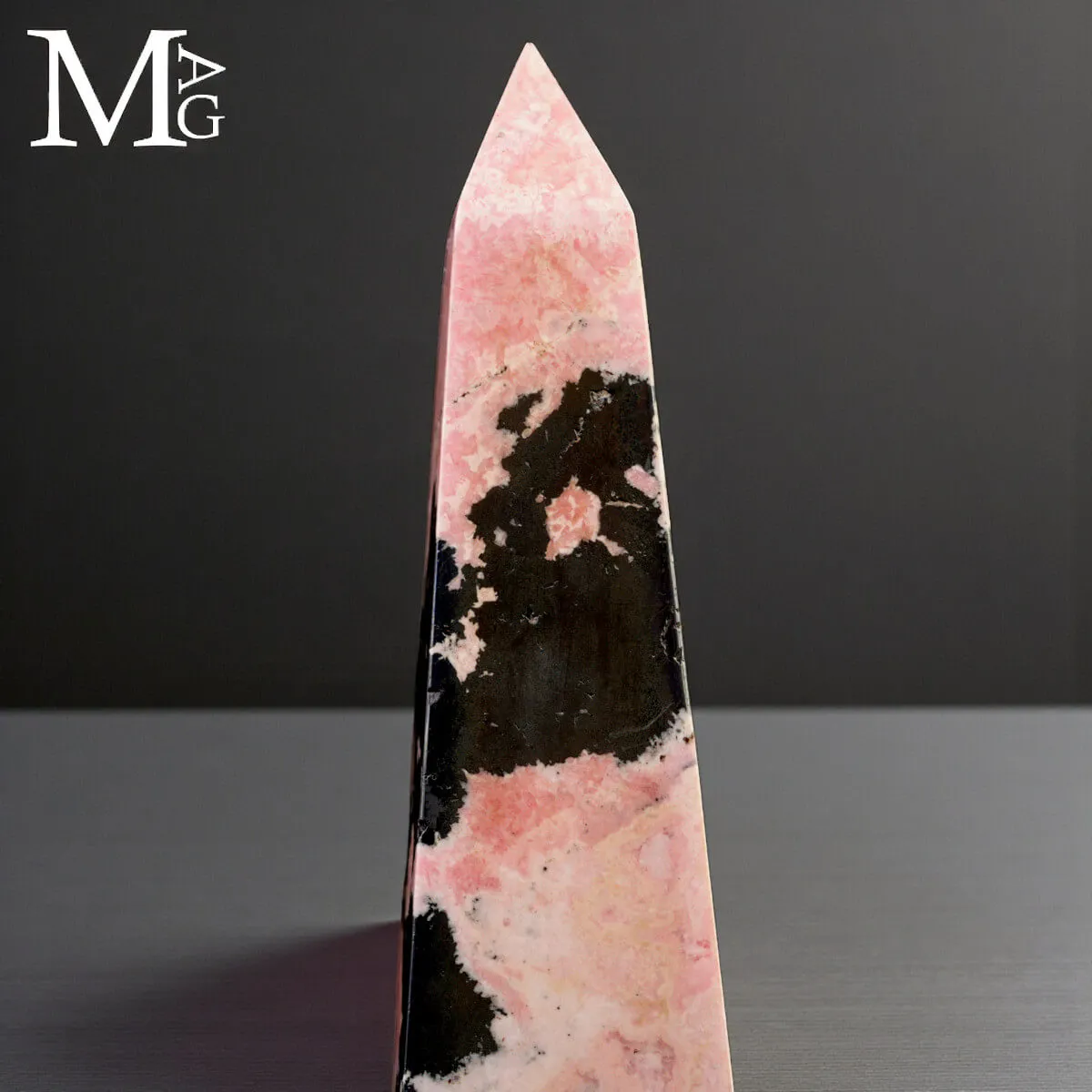 Obelisco in Rodonite Rosa con Galena Nera – Perù
