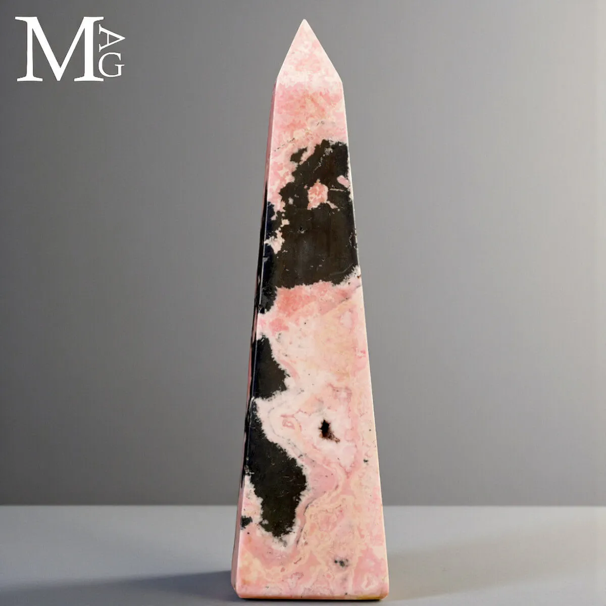 Obelisco in Rodonite Rosa con Galena Nera – Perù