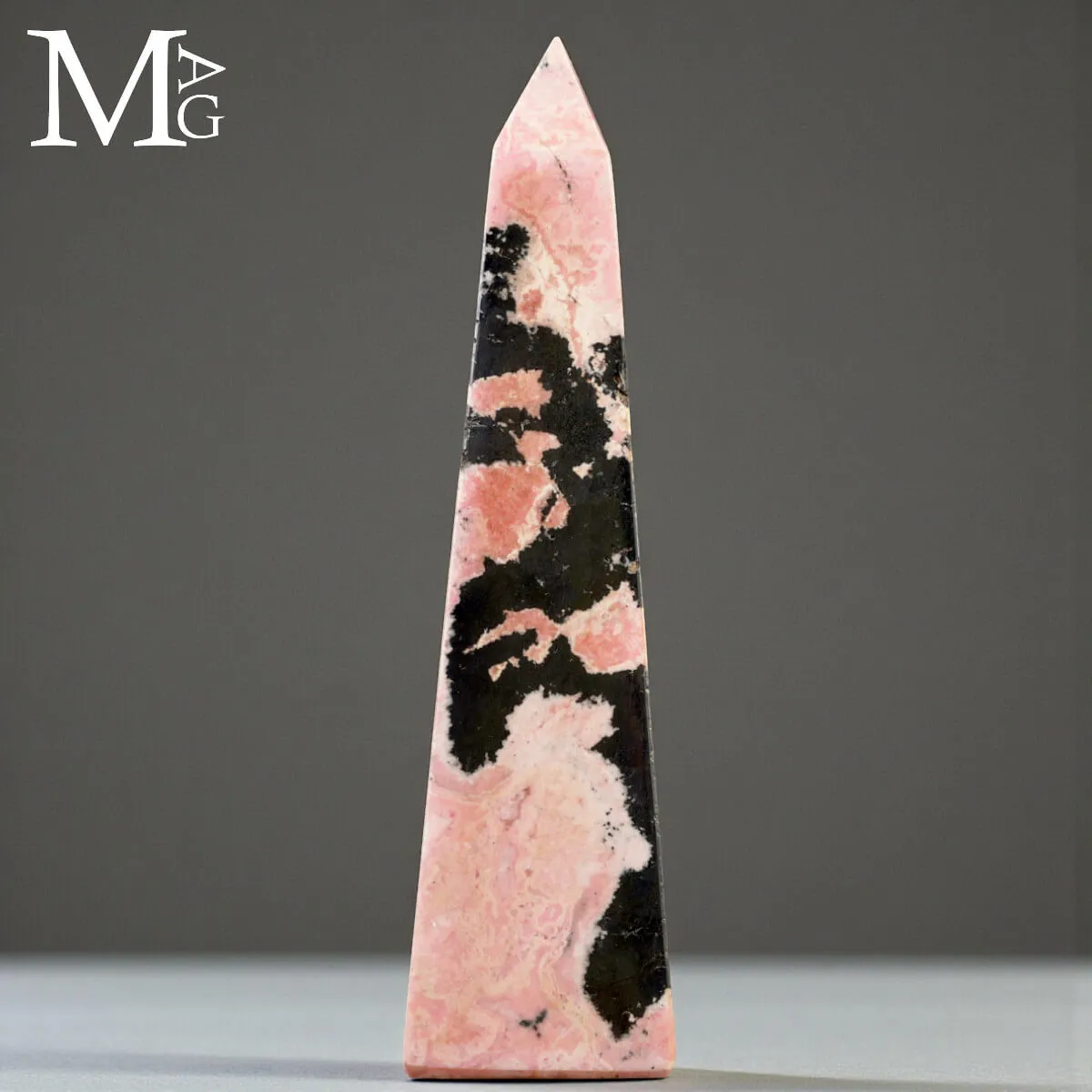 Obelisco in Rodonite Rosa con Galena Nera – Perù