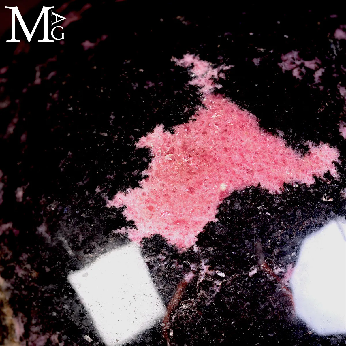 Sfera Ornamentale in Rodonite Naturale del Madagascar