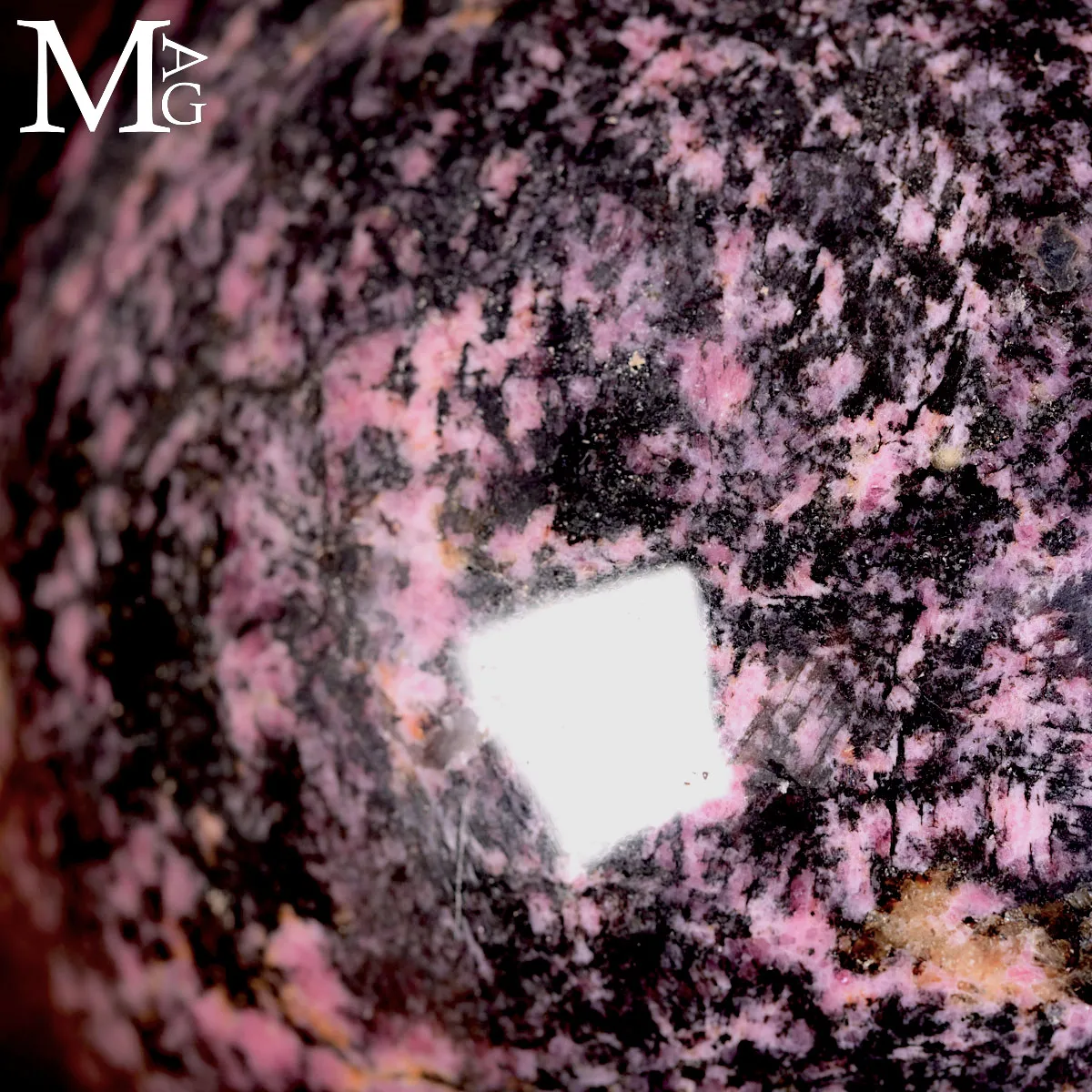 Sfera Ornamentale in Rodonite Naturale del Madagascar