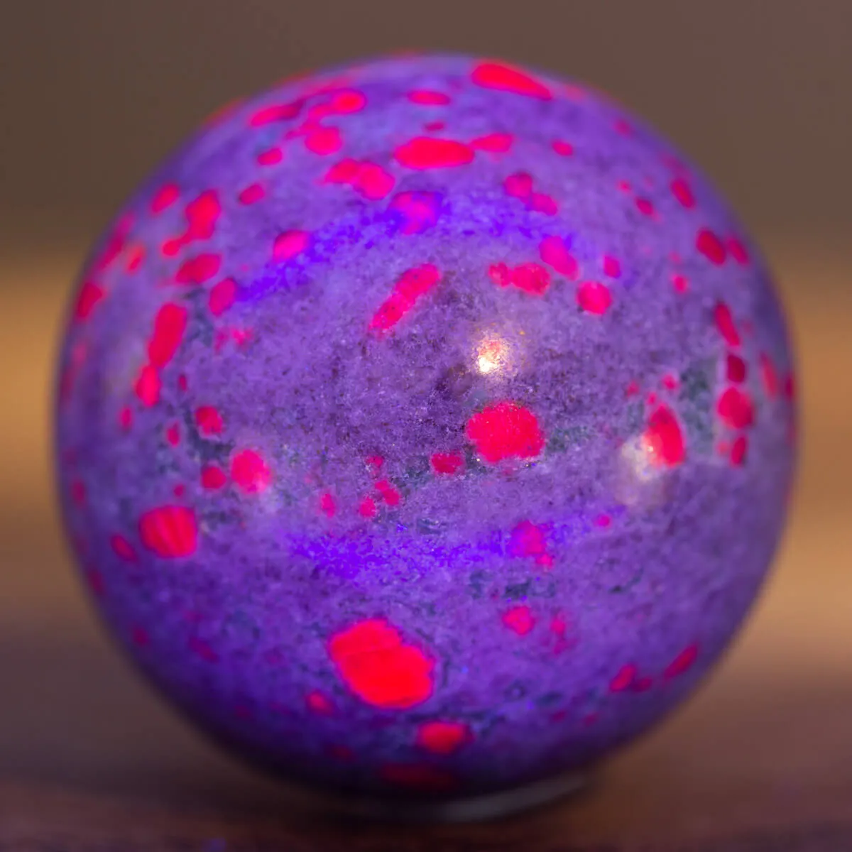 Sfera in Cianite con Rubini Naturali