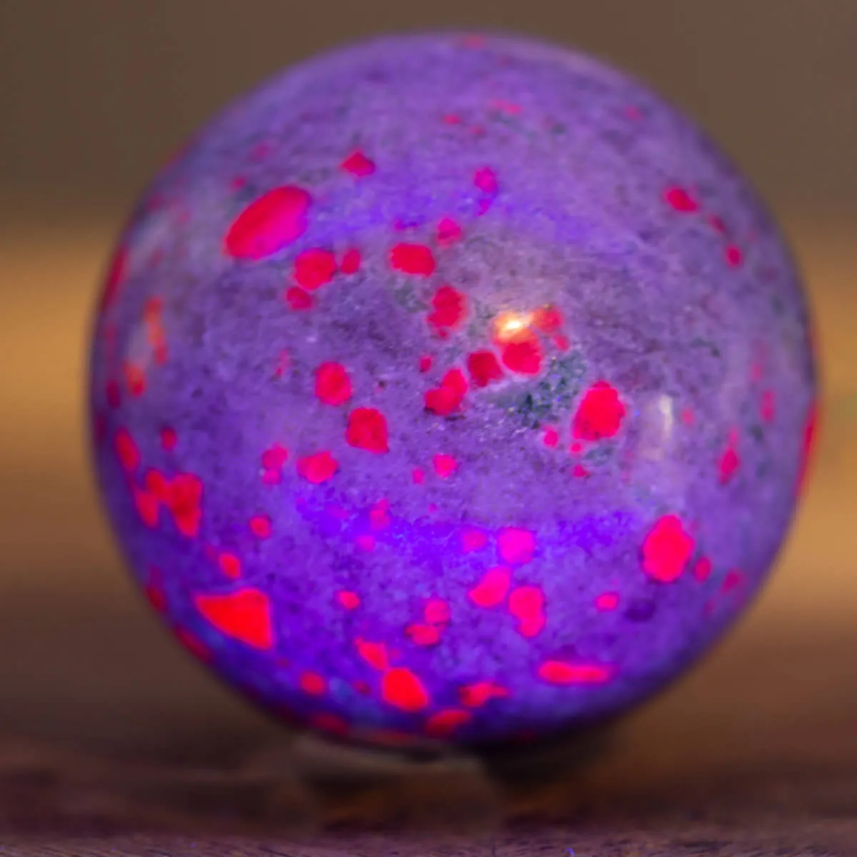 Sfera in Cianite con Rubini Naturali