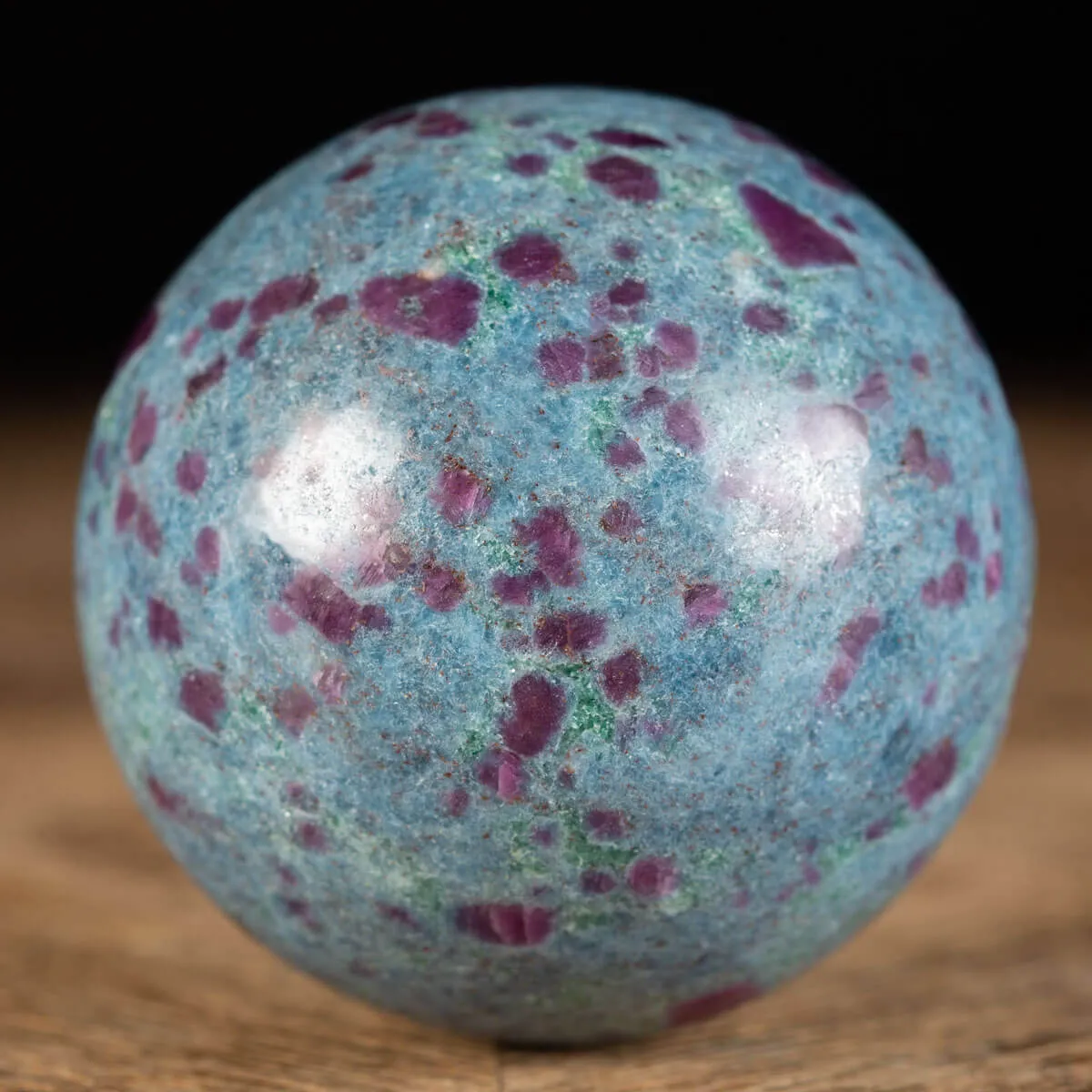 Sfera in Cianite con Rubini Naturali