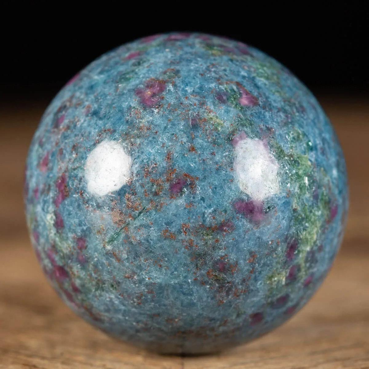 Sfera in Cianite con Rubini Naturali