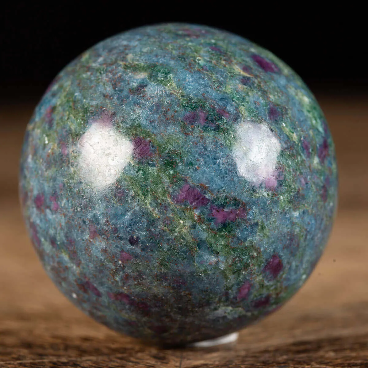 Sfera in Cianite con Rubini Naturali