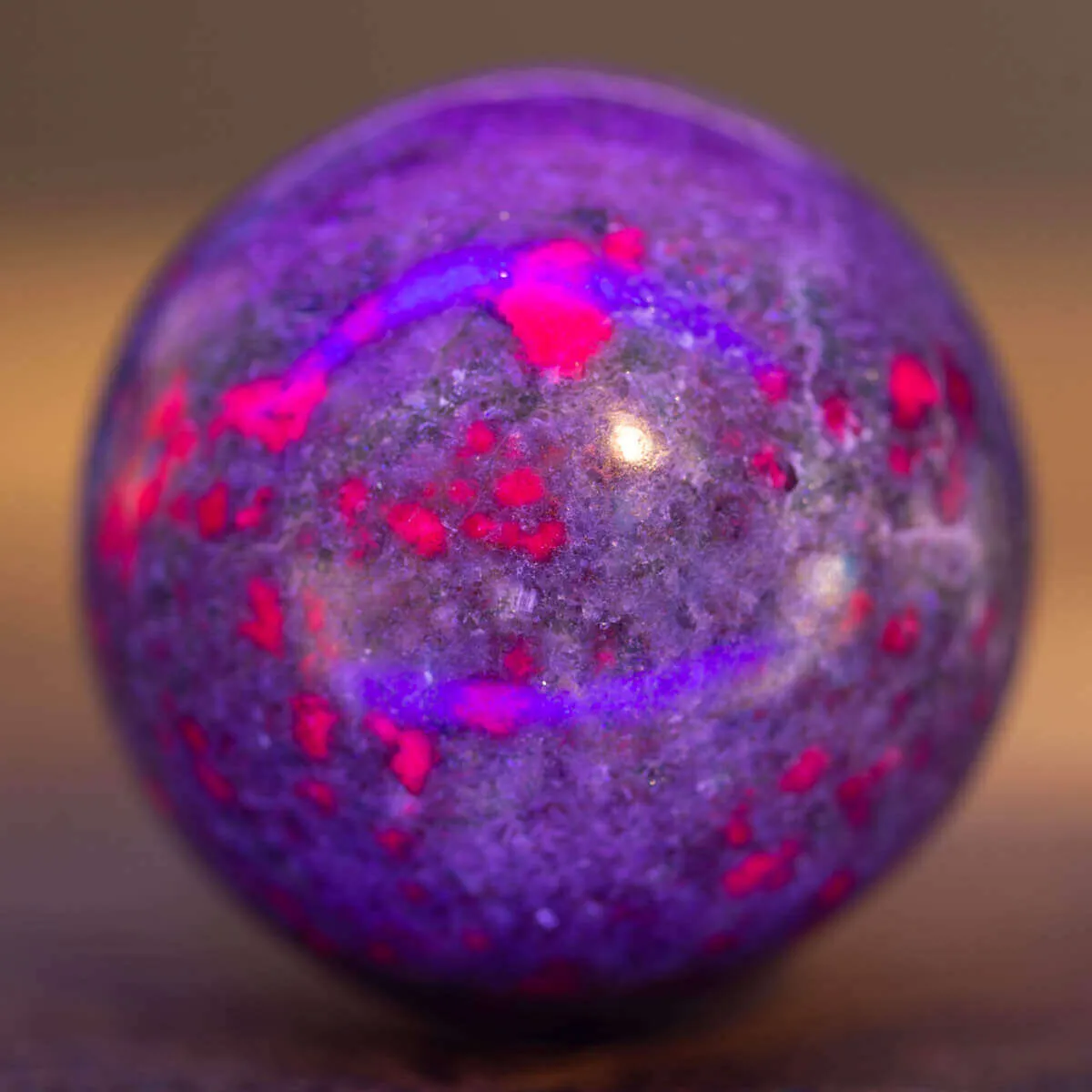 Sfera in Cianite con Rubini Naturali