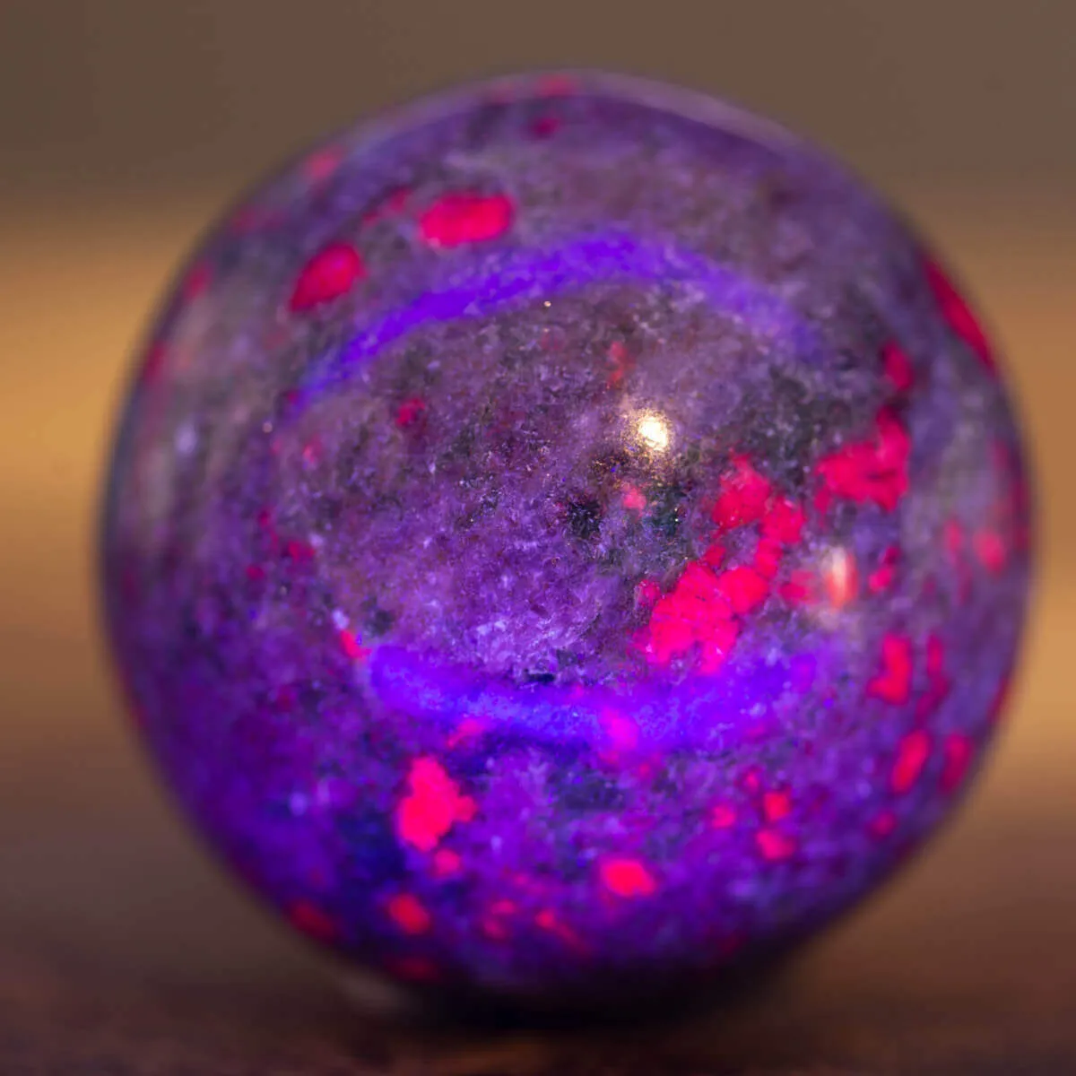Sfera in Cianite con Rubini Naturali
