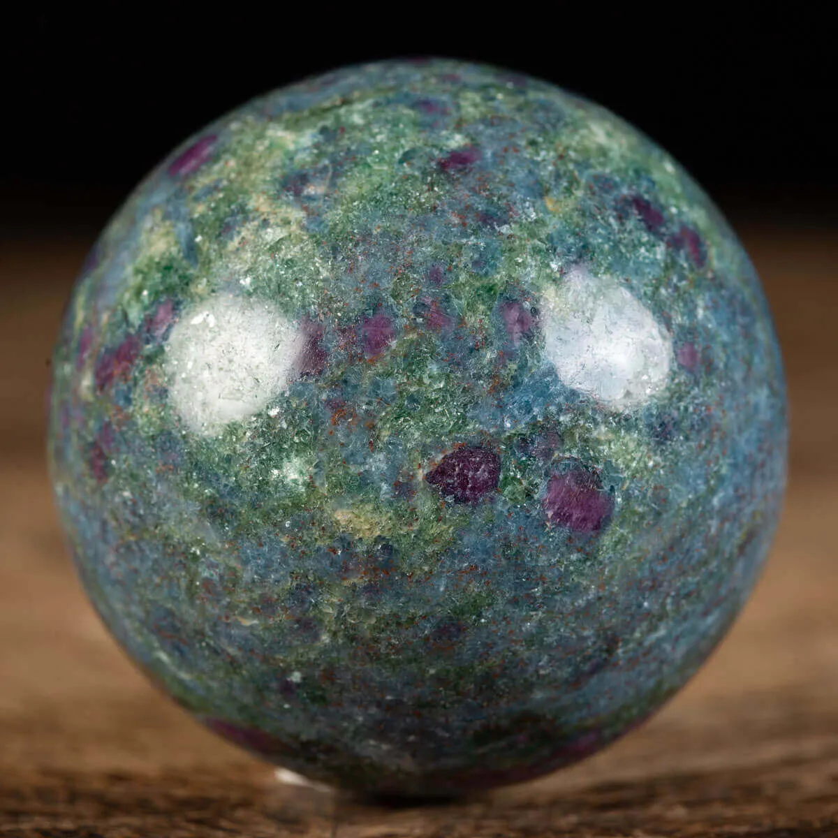 Sfera in Cianite con Rubini Naturali