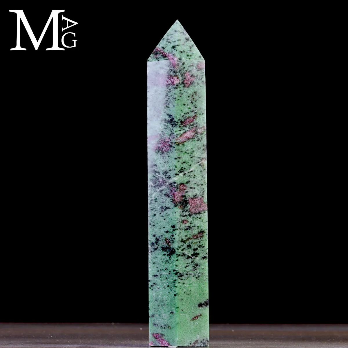 Punta in Ruby-Zoisite – Zoisite con Inclusioni di Rubino.