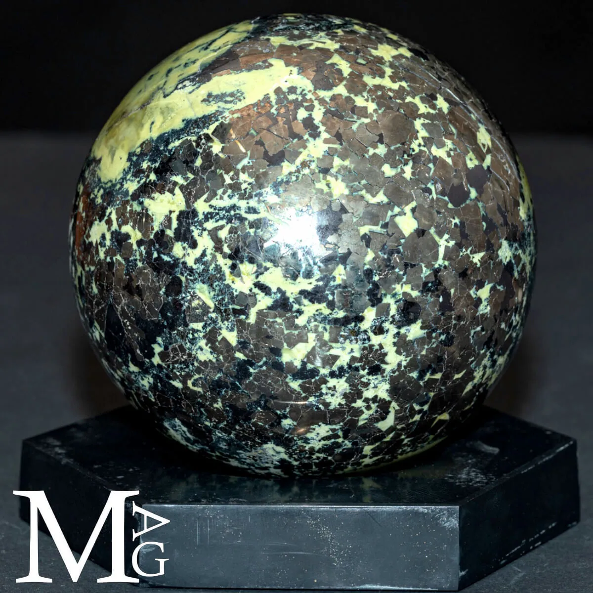 Sfera in Serpentino e Pirite – Perù