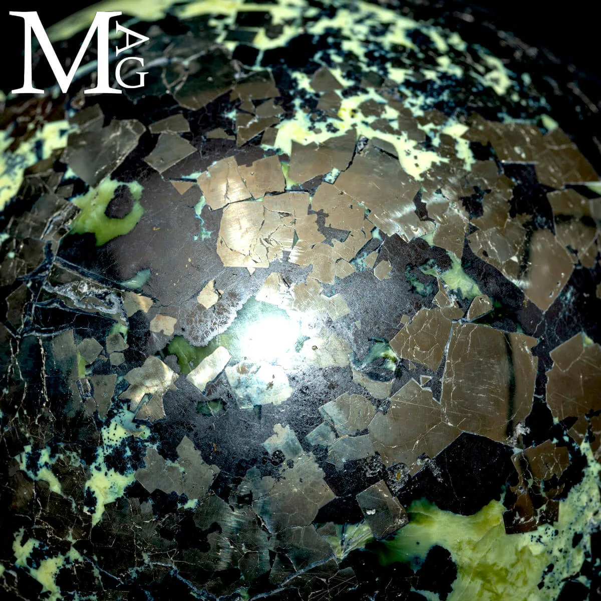 Sfera in Serpentino e Pirite – Perù