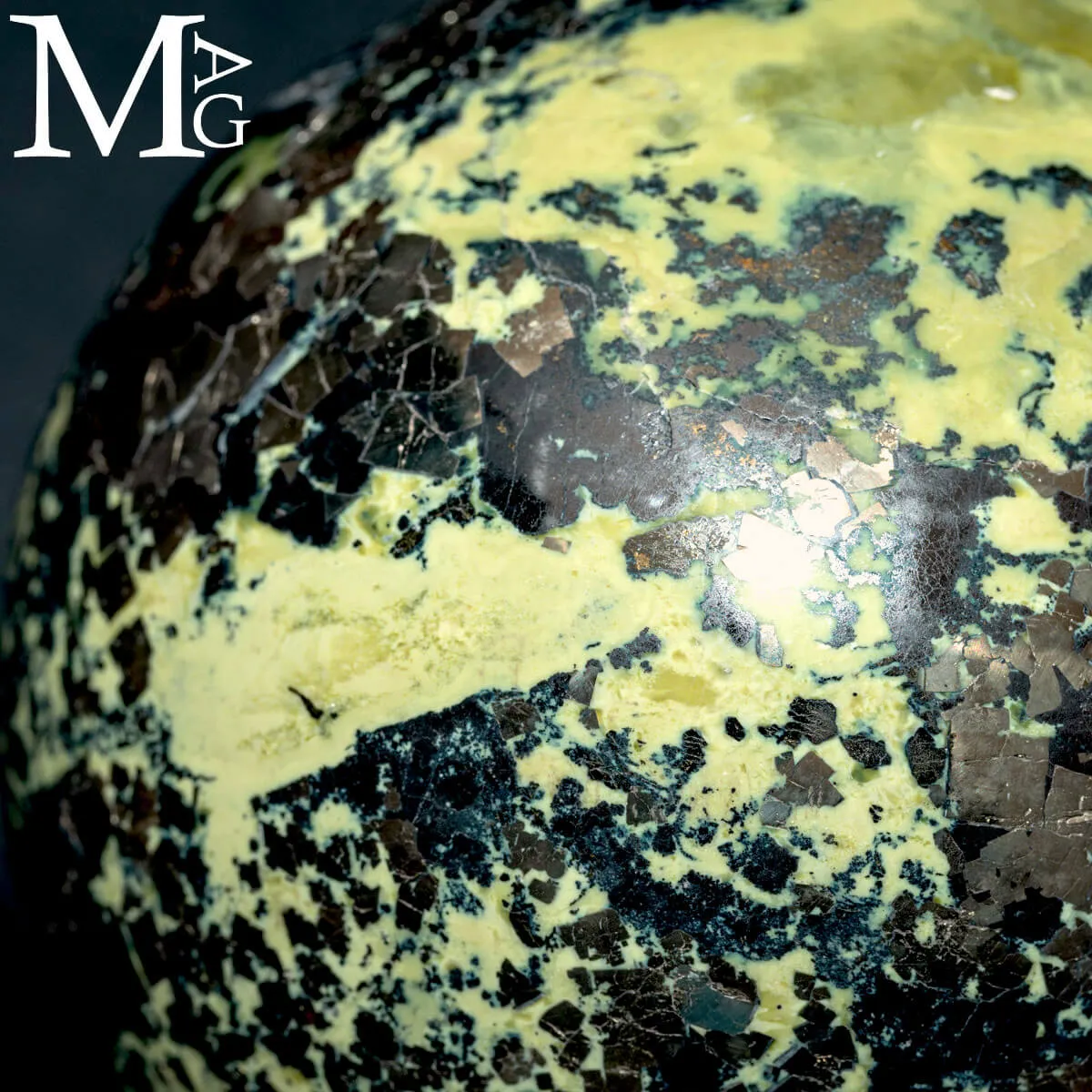 Sfera in Serpentino e Pirite – Perù