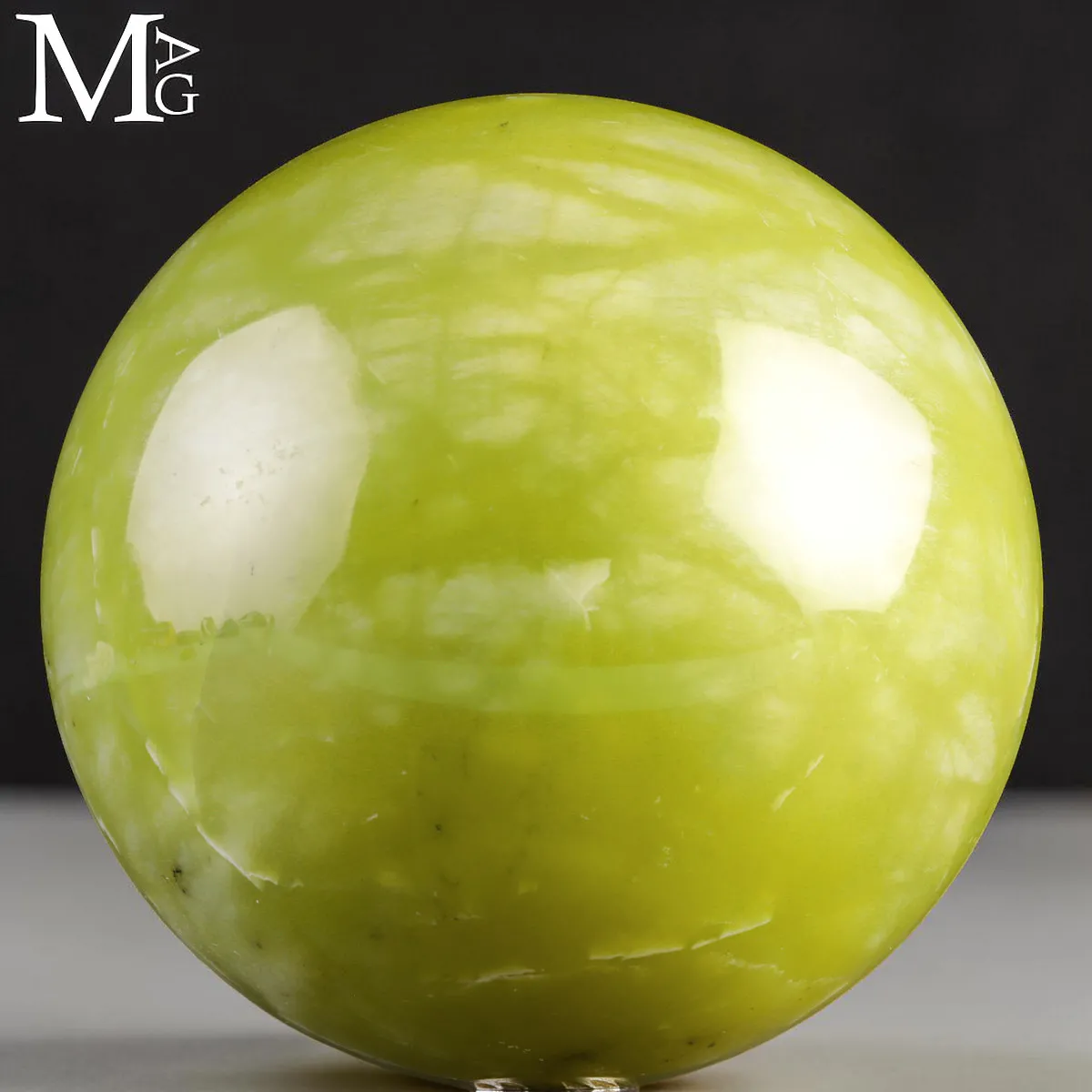 Sfera in Serpentino Verde-Giallo Naturale.