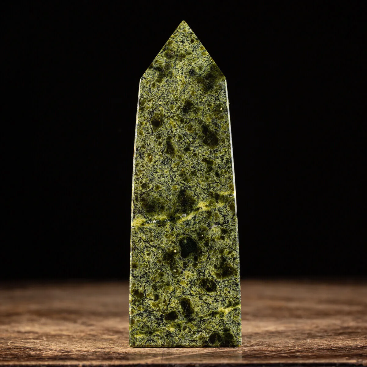 Obelisco in Serpentinite