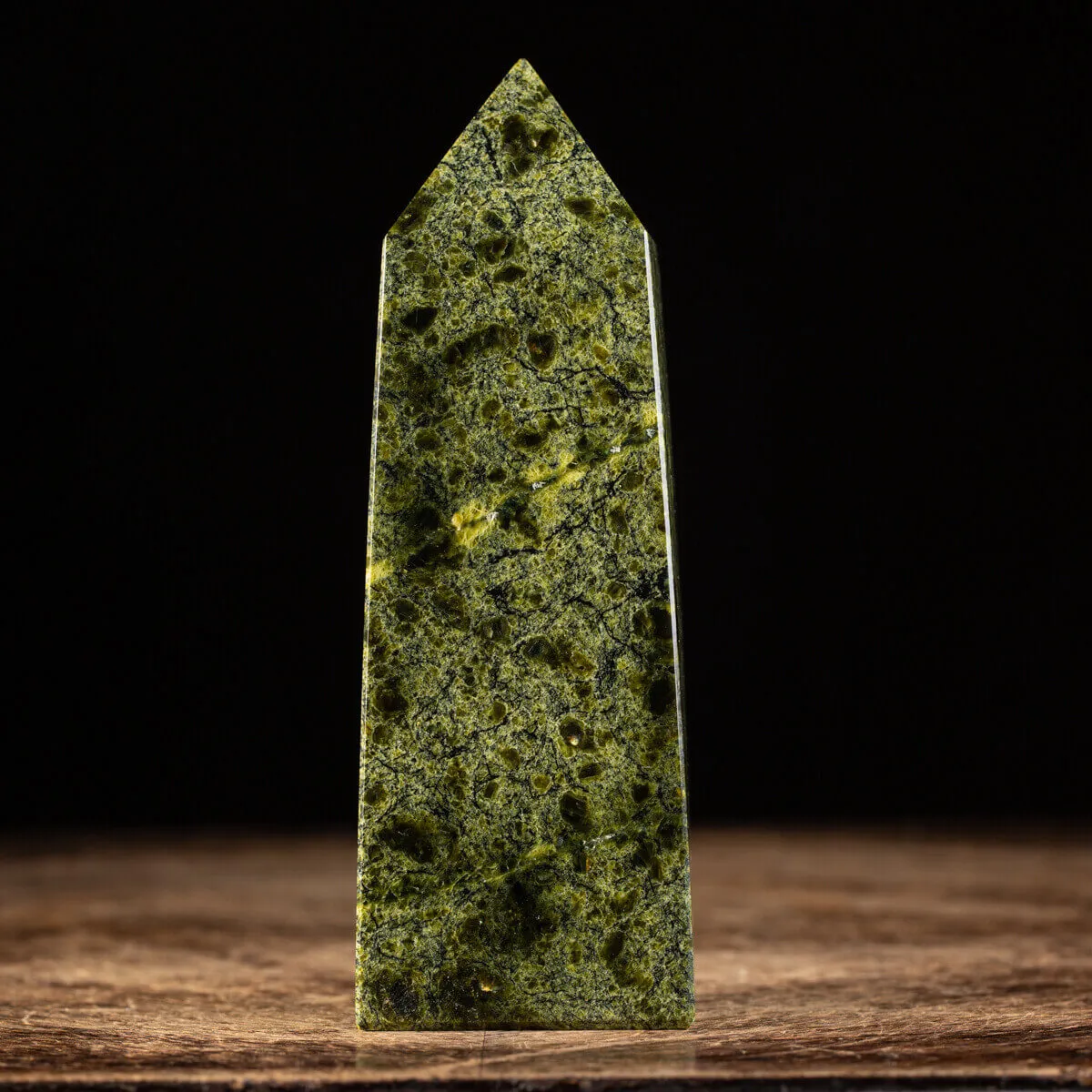 Obelisco in Serpentinite