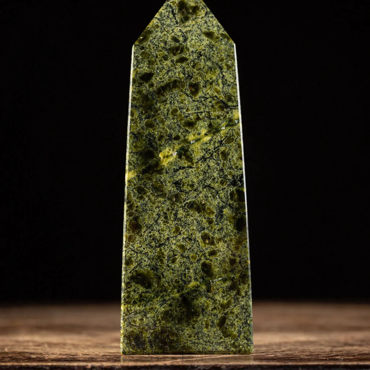 Obelisco in Serpentinite