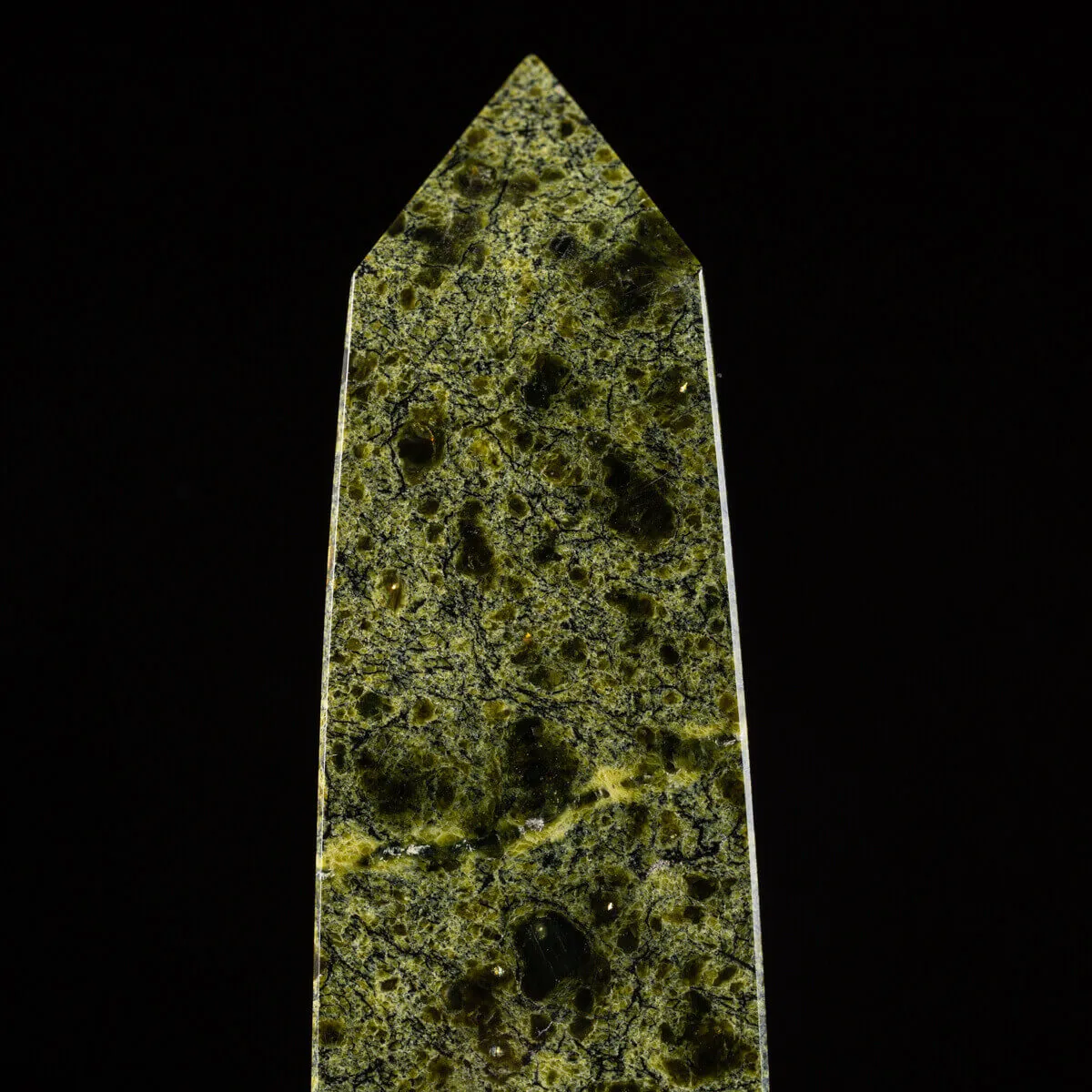Obelisco in Serpentinite