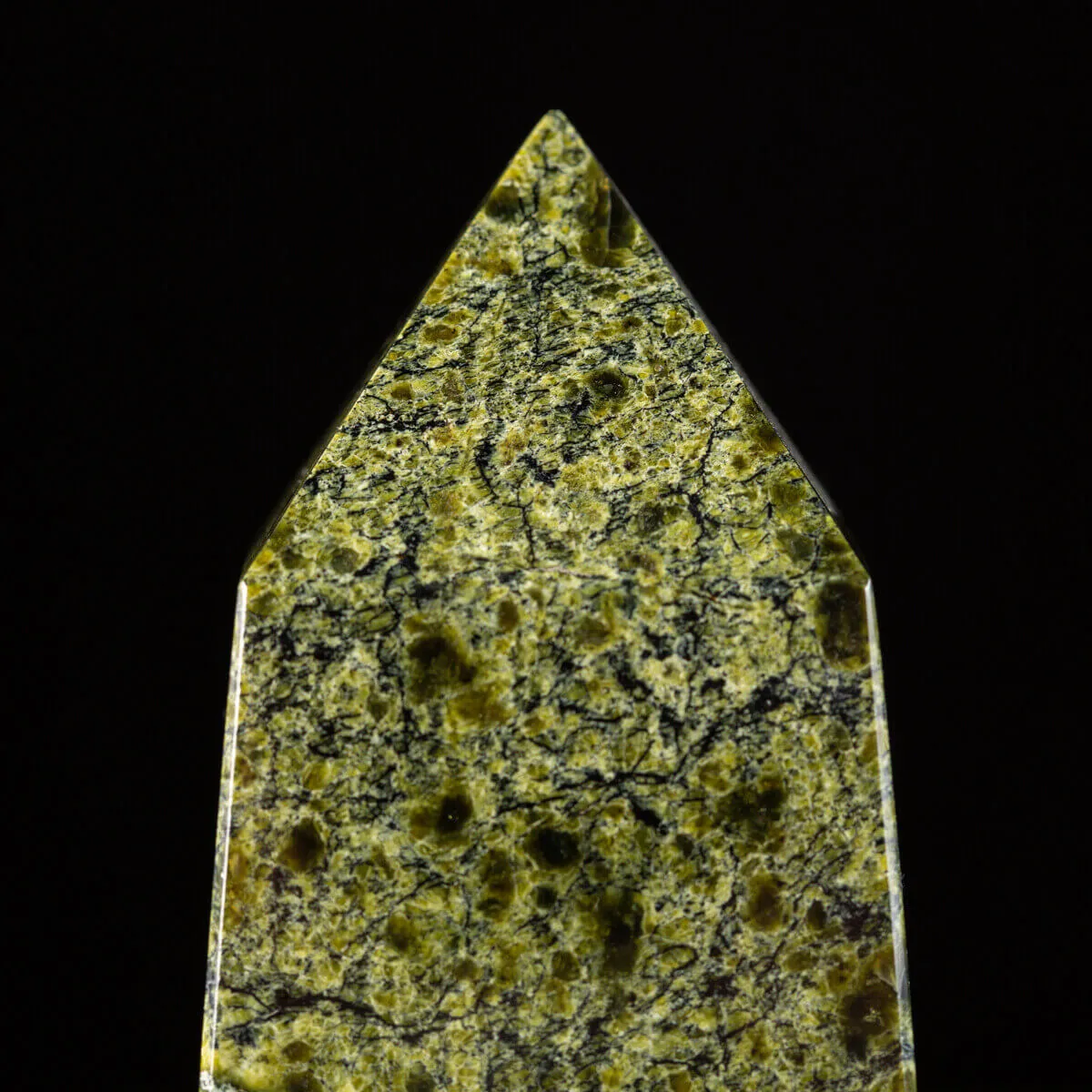 Obelisco in Serpentinite