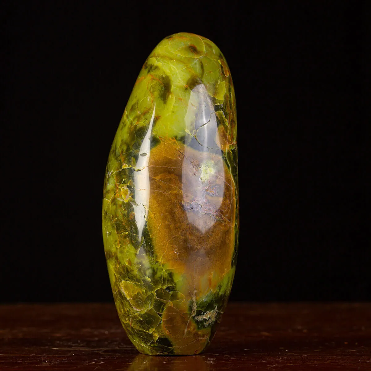 Sasso in forma libera di Serpentina del Madagascar.